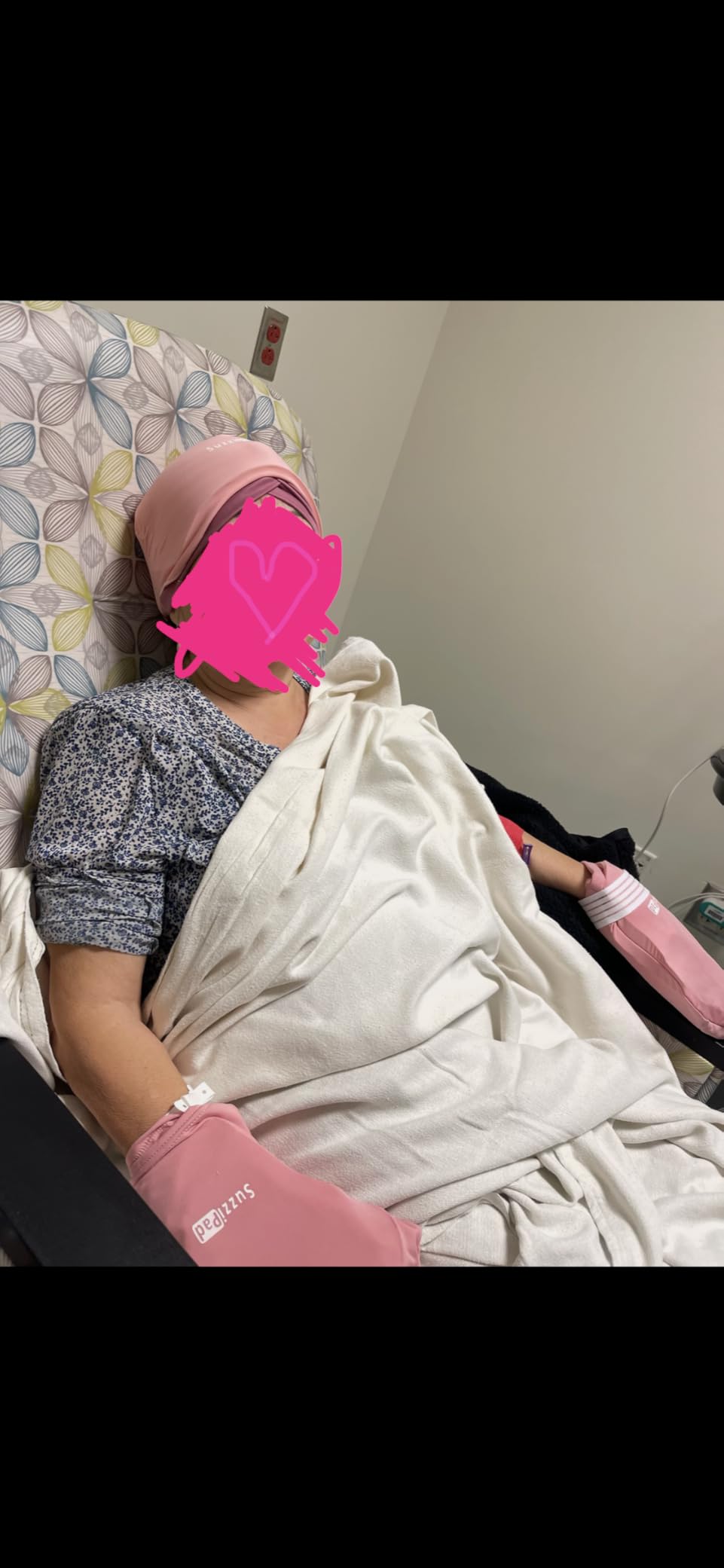 SuzziPad Chemo Care Package Cooling Gloves & Socks & Cold Cap, Pink, S | Soft Liquid Gel & 360° Full Coverage with Snug Head Cap, Chemo Must Haves for Soothing Neuropathy And Scalp Discomfort customer photo 1