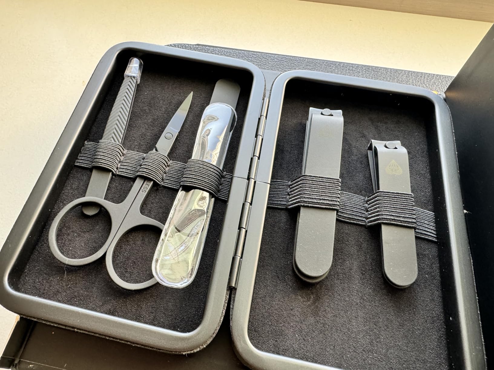 MANSCAPED Shears 3.0, 5-Piece Precision Men's Nail Grooming Travel Kit, Stainless Steel Manicure Set with Fingernail & Toenail Clippers, Nail File, Slant Tip Tweezers, Cuticle Scissors, Travel Case customer photo 2