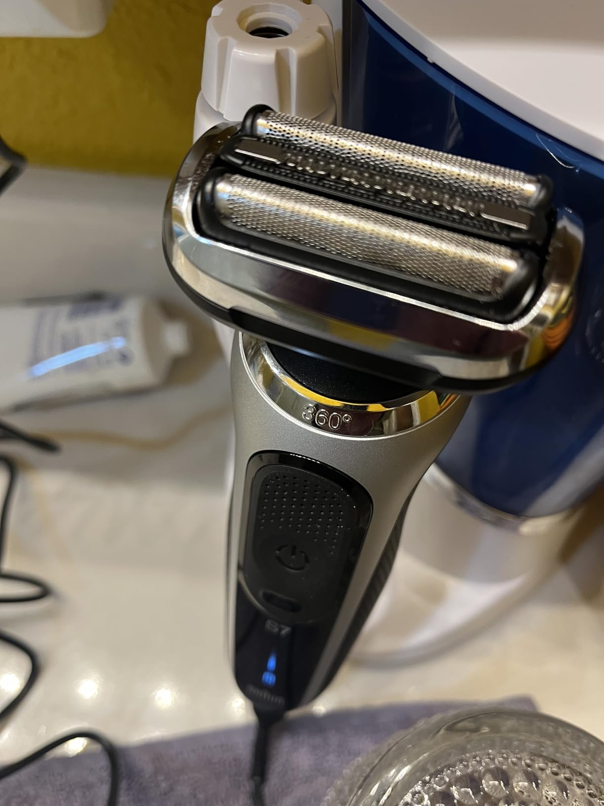 Braun Series 7 7032cs Flex Electric Razor for Men, Wet & Dry, Electric Razor, Rechargeable, Cordless Foil Shaver with Beard Trimmer and Charging Stand, Silver customer photo 1