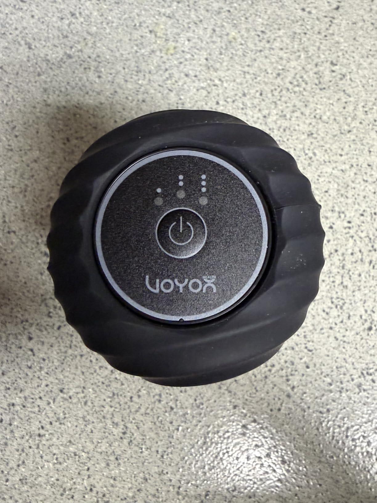 VOYOR-HEALTH Vibrating Peanut Massage Ball, Electric Deep Tissue Roller | Double Lacrosse Ball Roller for Plantar Fasciitis, with 4 Speeds for Muscle Pain Relief, Yoga Sports Fitness MB300 (Black) customer photo 1