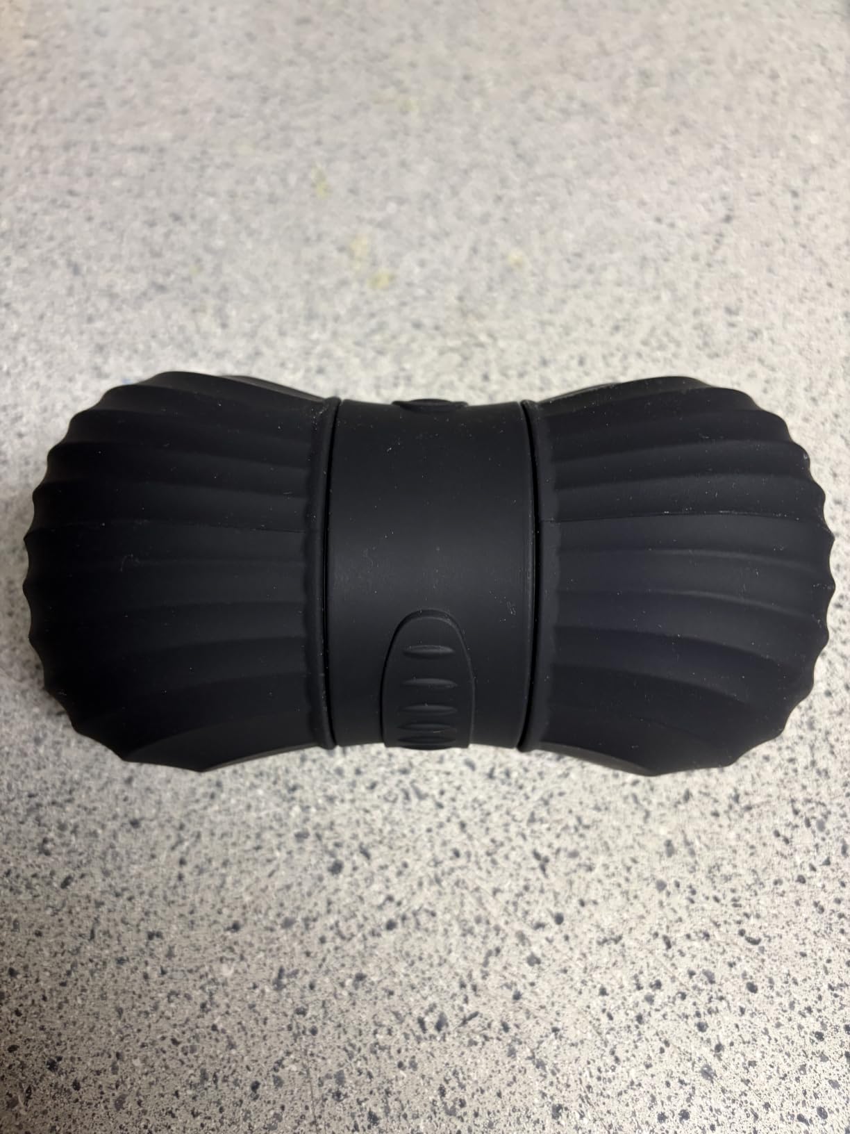 VOYOR-HEALTH Vibrating Peanut Massage Ball, Electric Deep Tissue Roller | Double Lacrosse Ball Roller for Plantar Fasciitis, with 4 Speeds for Muscle Pain Relief, Yoga Sports Fitness MB300 (Black) customer photo 2