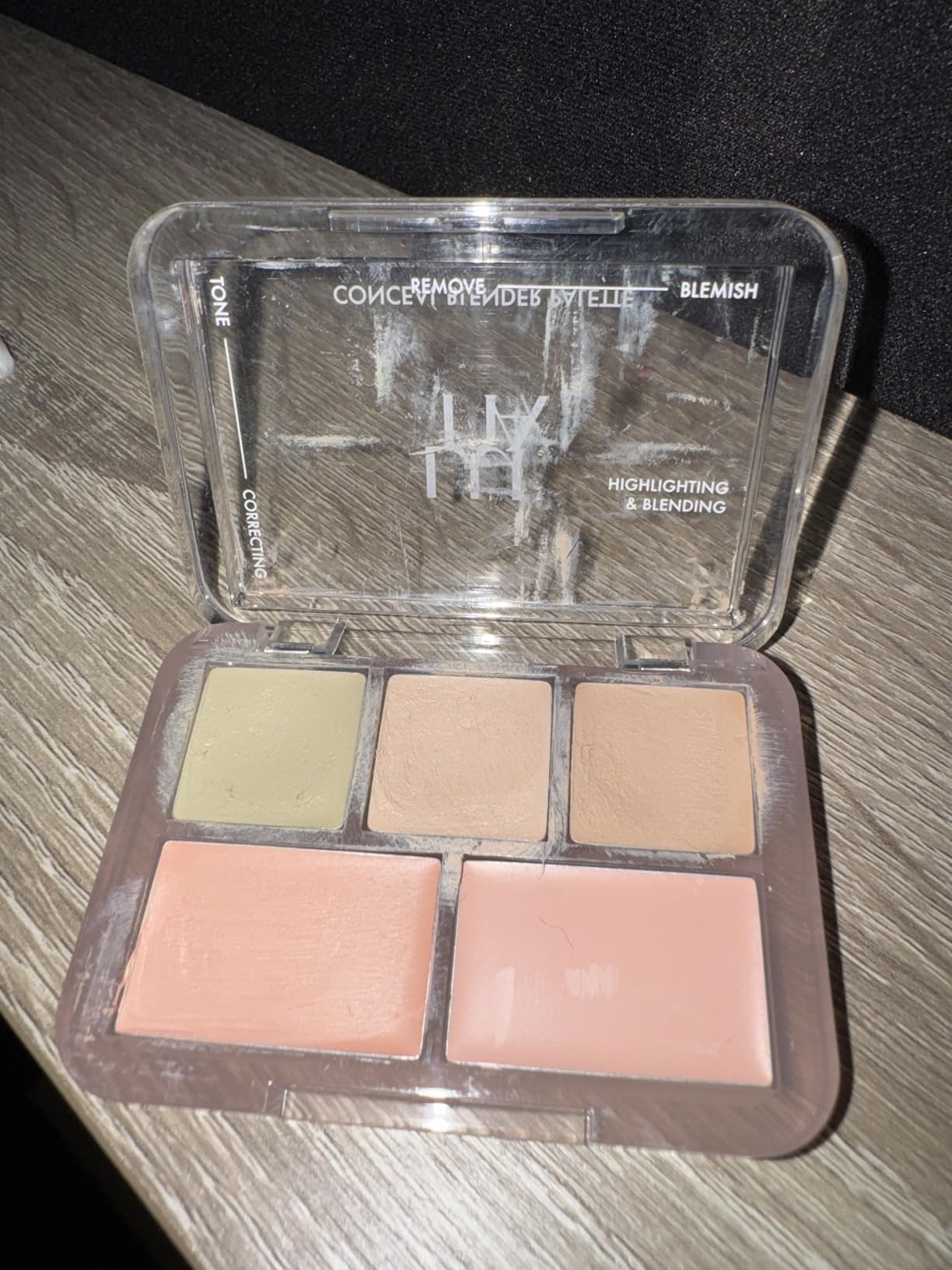 LUNA Conceal Blender Palette 01 Clear Cover 5-in-1 Color Correcting and Concealing with Beige, Green, Vanilla, Medium Peach and Pure Bright Buildable, Suitable for Neutral and Warm Tones customer photo 1