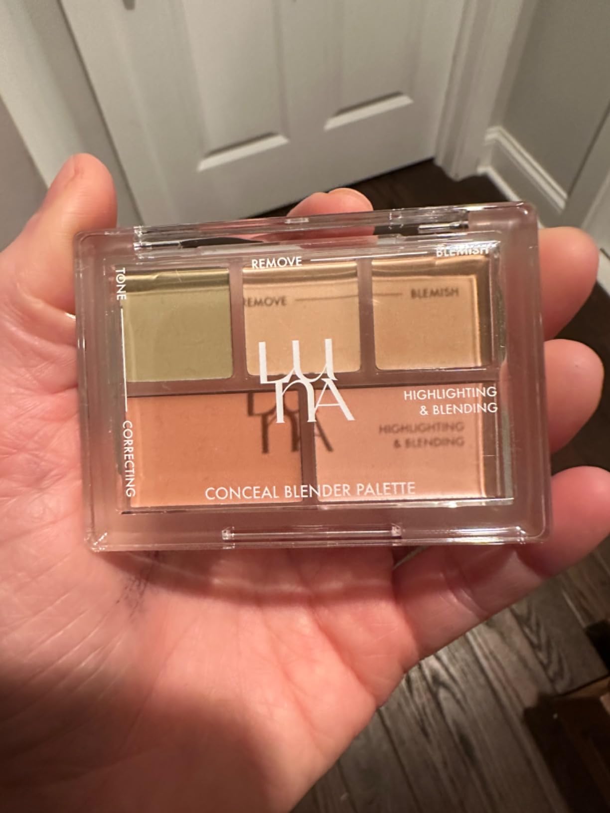 LUNA Conceal Blender Palette 01 Clear Cover 5-in-1 Color Correcting and Concealing with Beige, Green, Vanilla, Medium Peach and Pure Bright Buildable, Suitable for Neutral and Warm Tones customer photo 2