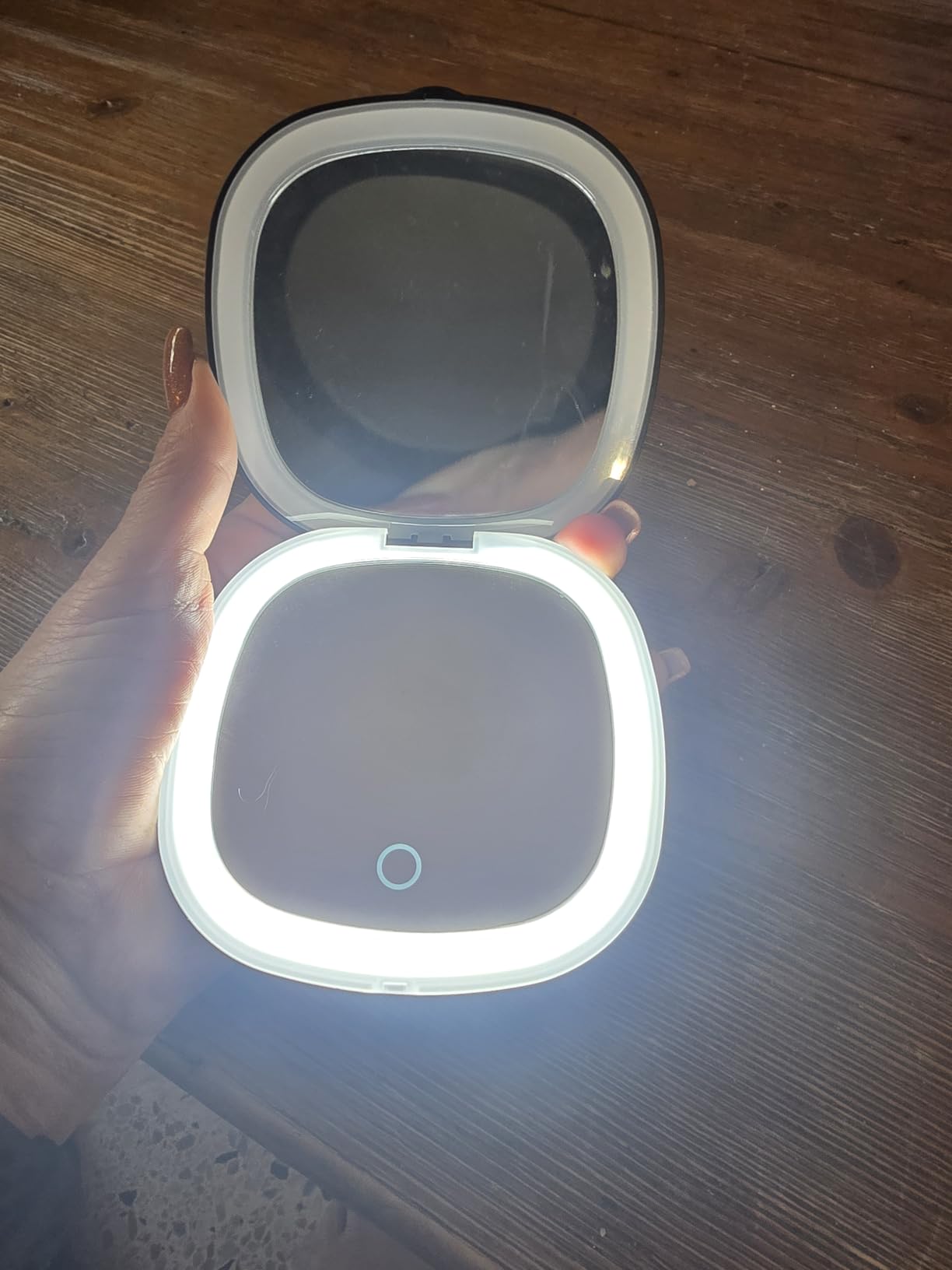 WOBSION 1x/10x Rechargeable Lighted Travel Makeup Mirror | Compact Magnifying Mirror with Lights, Portable for Bag, 4inch, Rose Gold customer photo 1