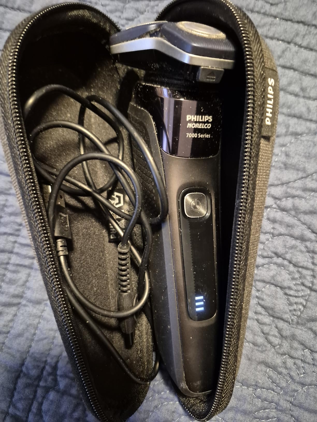 Philips Norelco 3900 Electric Shaver, Storm Blue customer photo 2
