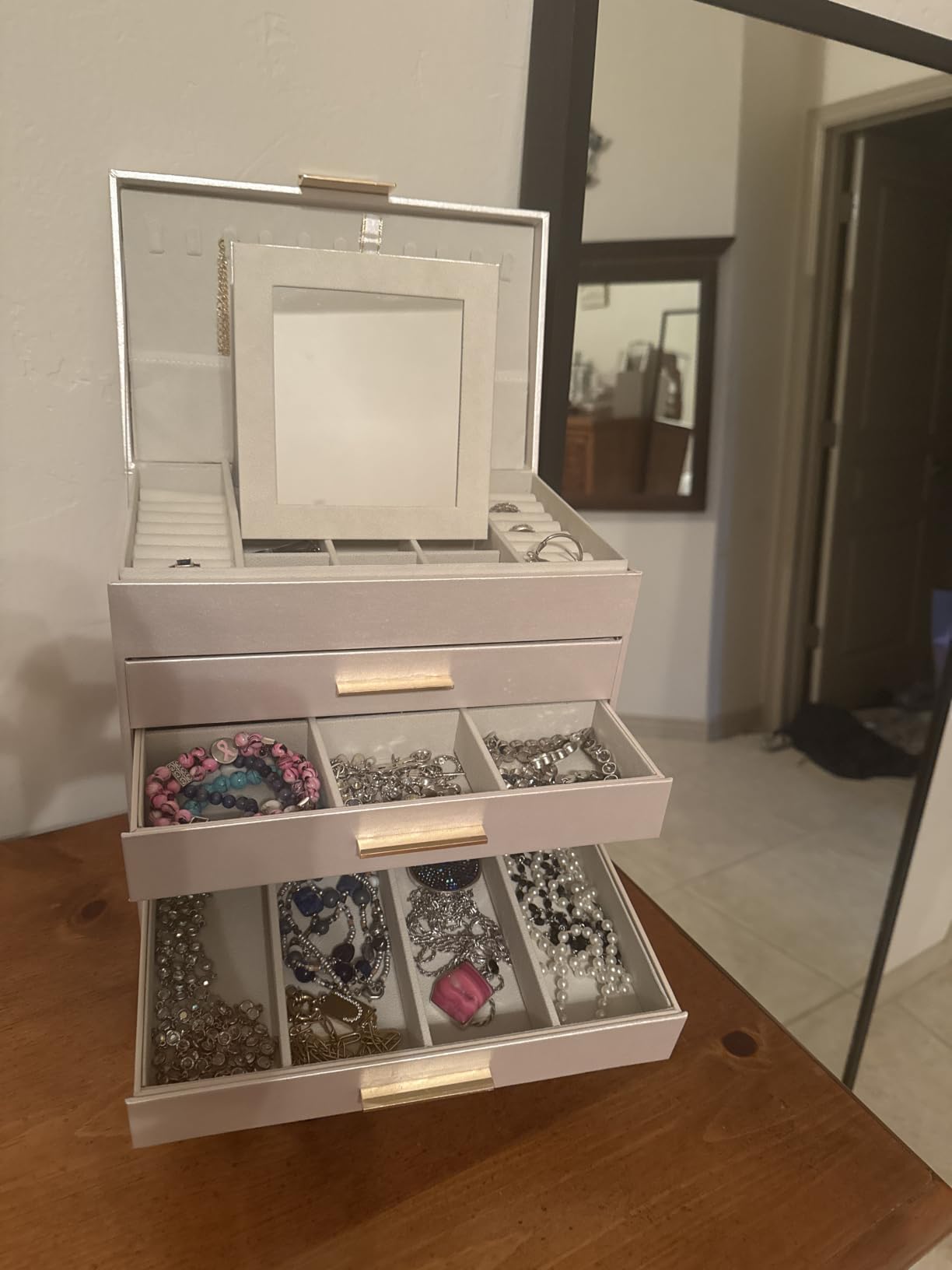 BOOVO Jewelry Boxes for Women, White and Black 6 Layer Large Jewelry Box for Necklace, Bracelet, Earrings, Rings Storage, Jewelry holder Organizer for Girls Gift (Clear Black, 6 layer) customer photo 1