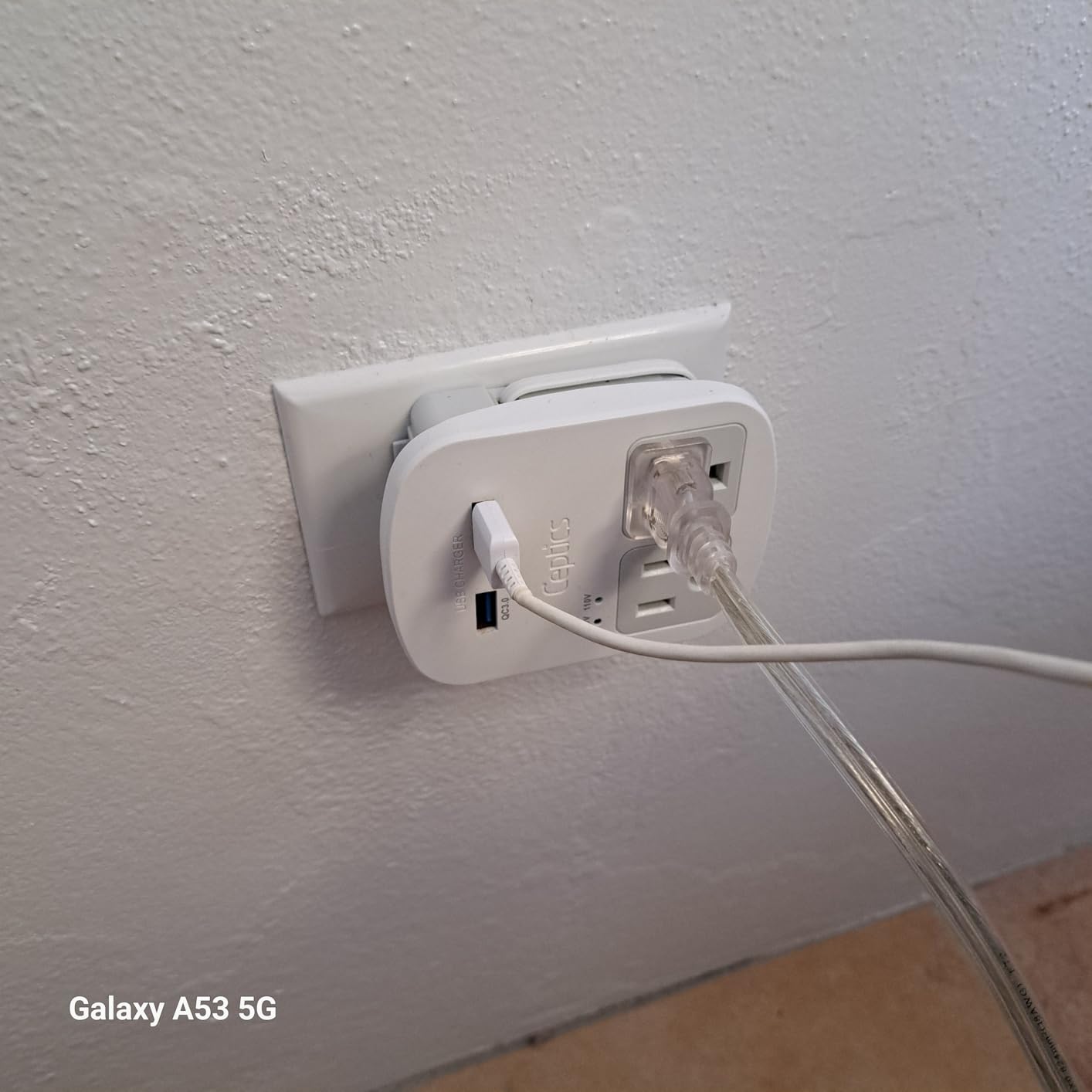 Ceptics Voltage Converter, 200W + 2000W, 4 USB Ports, 6 SWadAPt Plugs | QC 3.0 fast charging. 2000W & 200W outlets. Includes Type A/B/C/E/F/G/I plugs for worldwide travel. customer photo 1