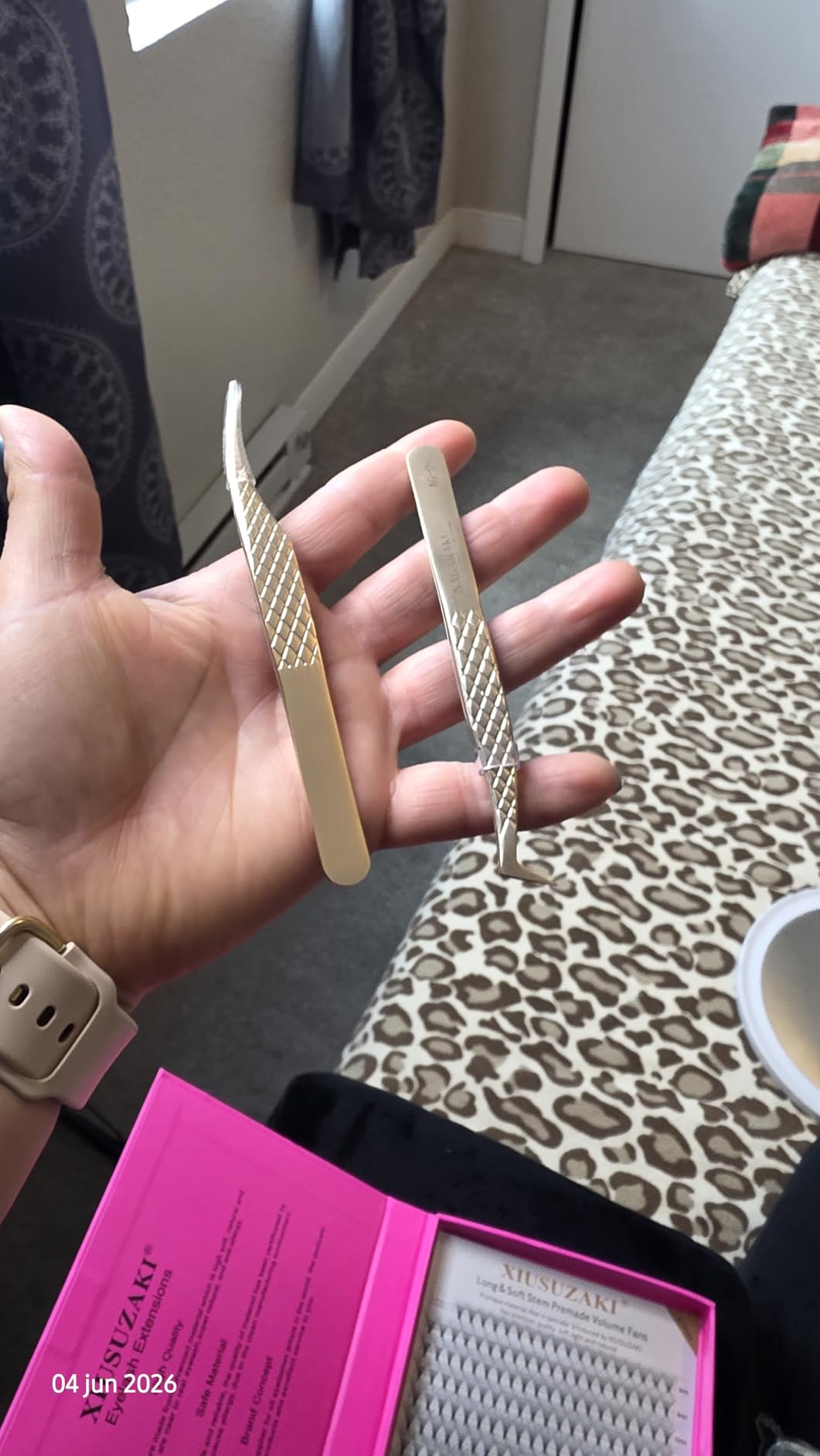 NAGARAKU Precision Fiber Tip Tweezer for Eyelash Extensions Diamond Grip Anti-Static Anti-Slip Premium Gold Stainless Steel Curved Volume Eyelashes Tweezers (45 Degree Tweezer AG-07) customer photo 1