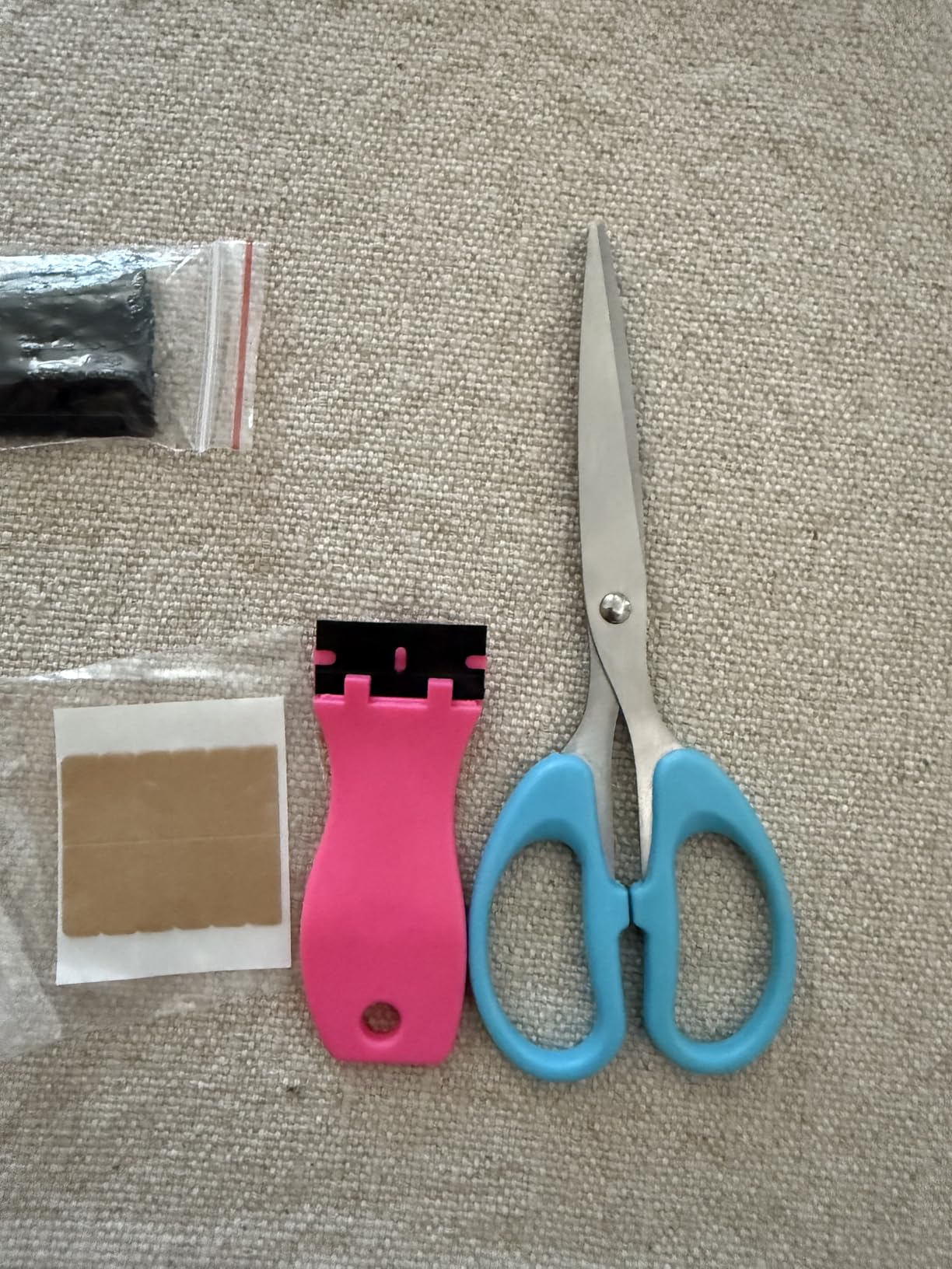WENNALIFE Tape-in Extension Adhesive Remover Scraper Kit with Plastic Blade | Plastic Scraper, 10 Dual-Sided Replacement Blades and 6 Tape Tabs for Residue Removal and Retaping customer photo 1