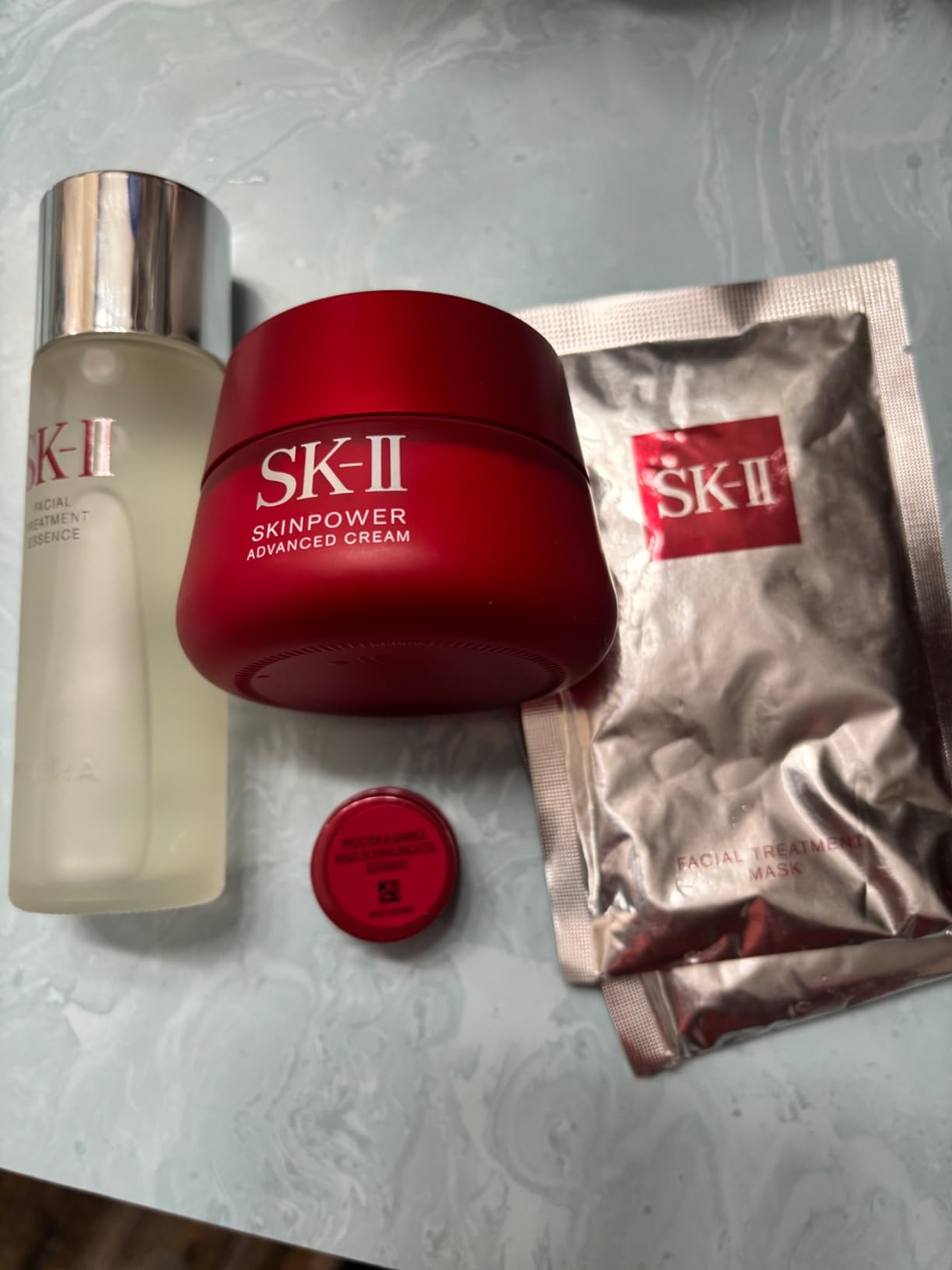SK-II Anti Aging Skincare Gift Set - Includes Full Size Skincare Products - Facial Cleanser, Facial Essence, SKINPOWER Face & Eye Cream & 2 Treatment Masks (6 Count) customer photo 1