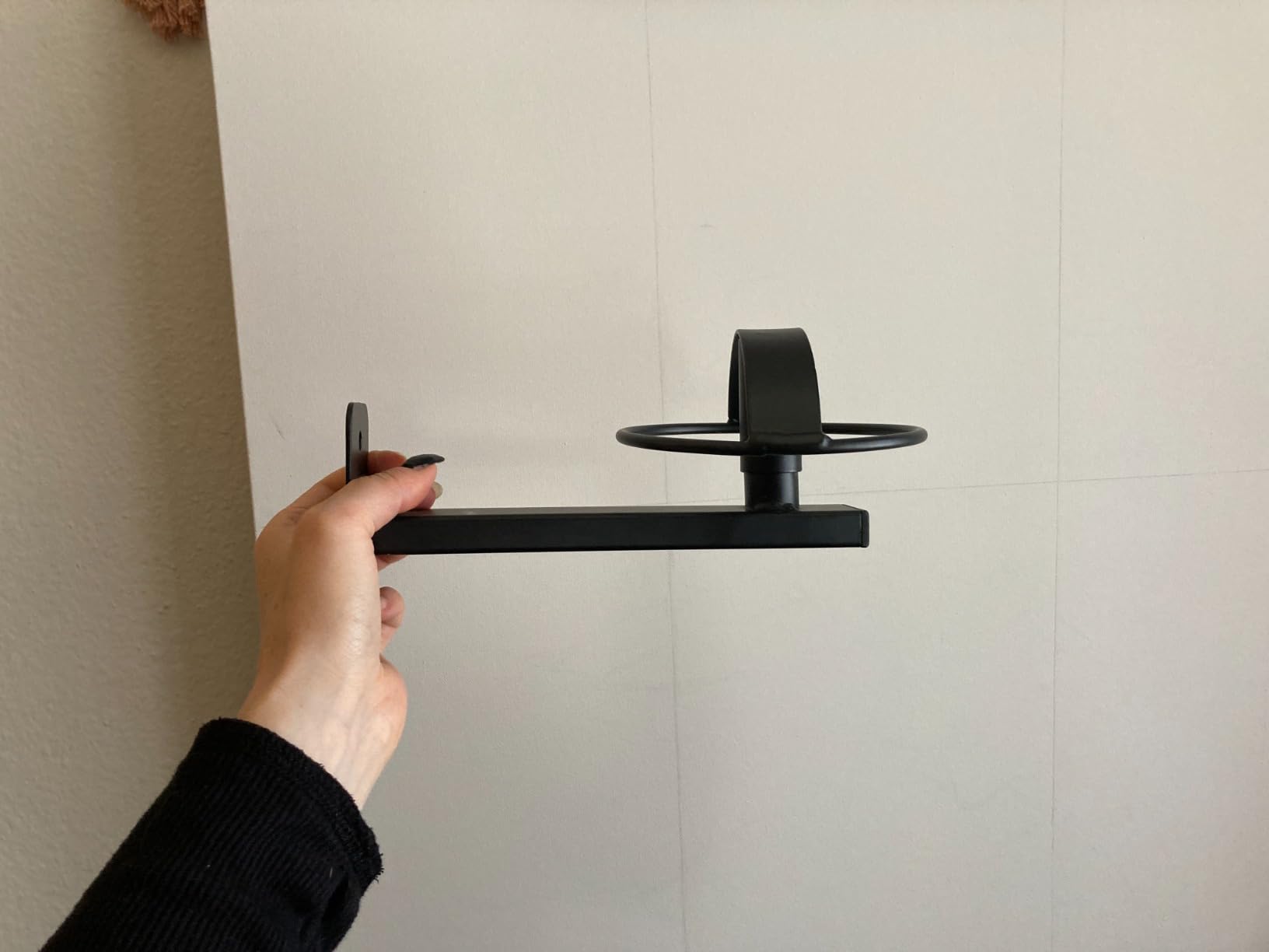 Wig Holder For Multiple Wigs, 4pcs Wig Head Stand For Styling, Wig Hanger Display Mannequin Head Wall Mount Metal Rack (Black) customer photo 2