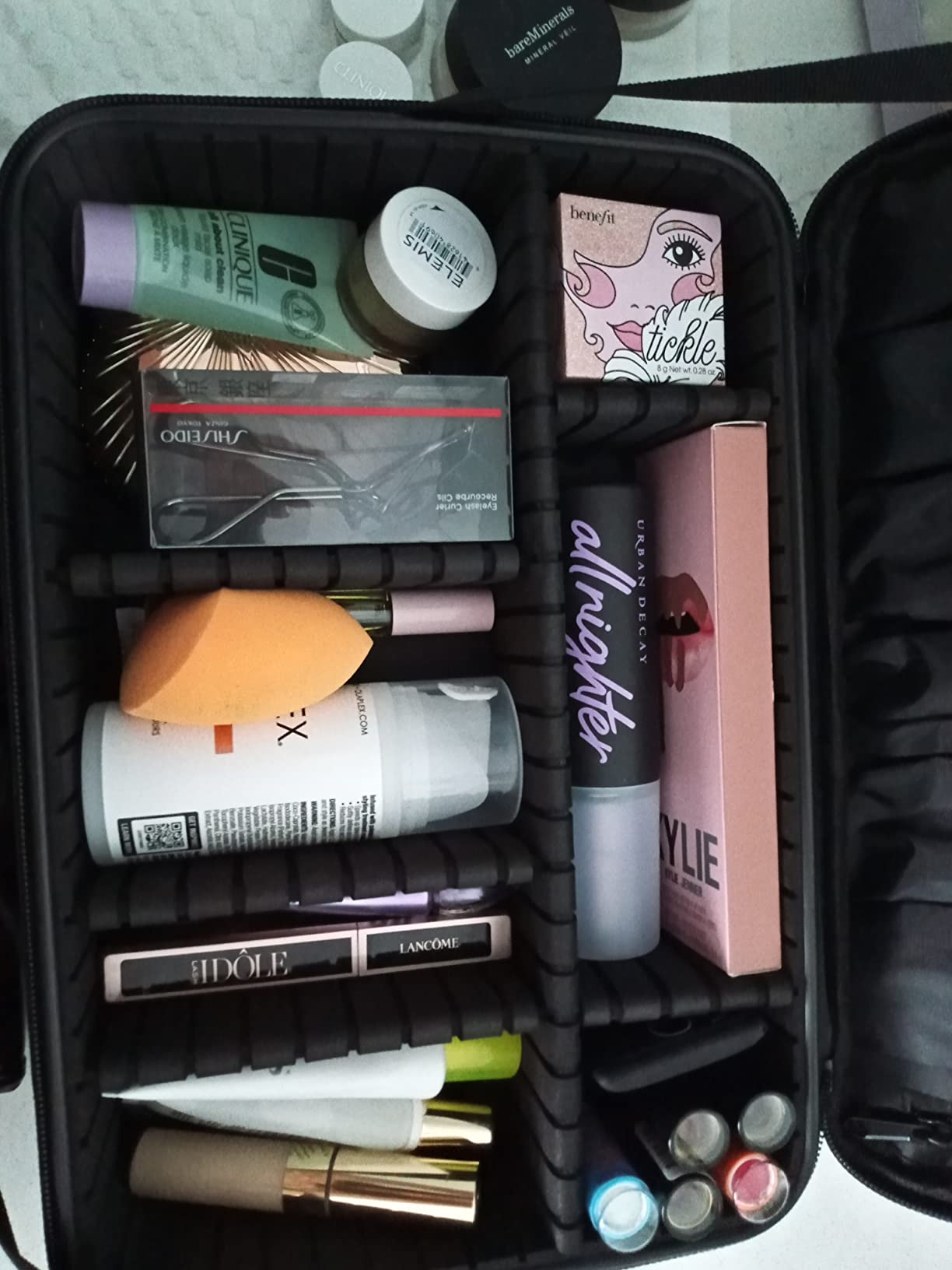 Chomeiu Makeup Bag with LED Mirror, Large Cosmetic Bag with Shoulder Strap | 16.2 inches Makeup Case Organizer with Light Up Mirror, Adjustable Dividers, Brush Compartment, Easy-to-clean, Sturdy Handle customer photo 1