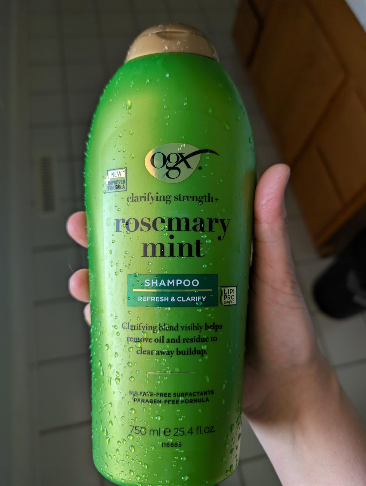 OGX Clarifying Strength + Rosemary Mint Shampoo, Clarifying Shampoo for Oily Hair Visibly Helps Remove Oil & Residue to Clear Away Buildup, Sulfate-Free Surfactants, 13 fl. oz customer photo 1