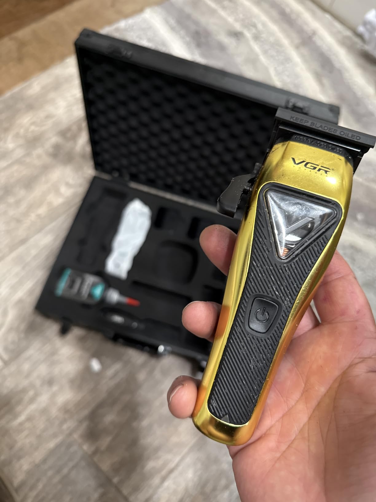 VGR 015 Professional Cordless Hair Clippers for Men, 9000 RPM Vector Motor Hair Trimmer DLC-Blade Barber Clipper for Hair Cutting with Metal Body, 1 Modular Lid in Black, Travel Case customer photo 1