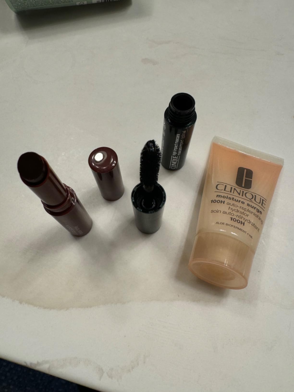 Clinique Icons Gift Set | Almost Lipstick in Black Honey | Moisture Surge 100H Moisturizer | High Impact Mascara | Hydrating + Glow | Includes 3 Travel Size Pieces customer photo 1