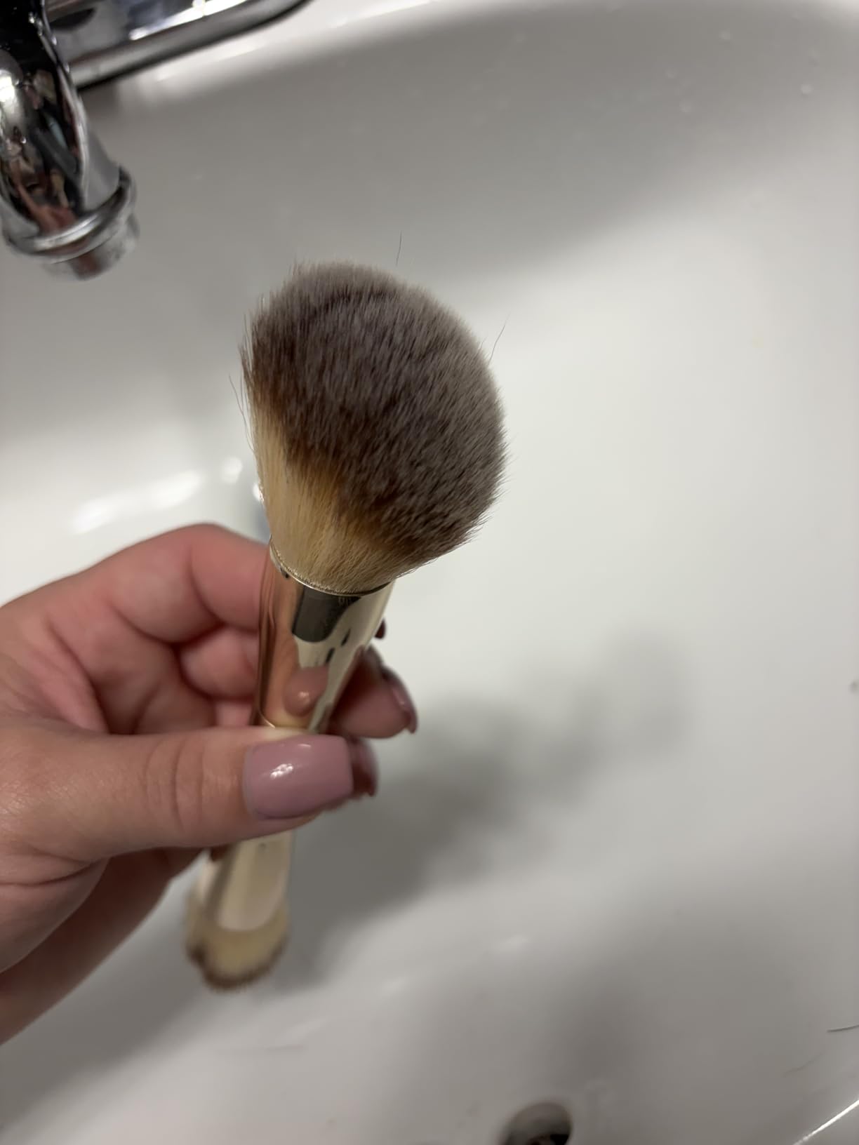 e.l.f. Clean Queen Solid Brush & Sponge Cleaner, Cleanses Face & Eye Makeup Brushes & Sponges, Nourishing, Non-Damaging Formula, Vegan & Cruelty-Free customer photo 2