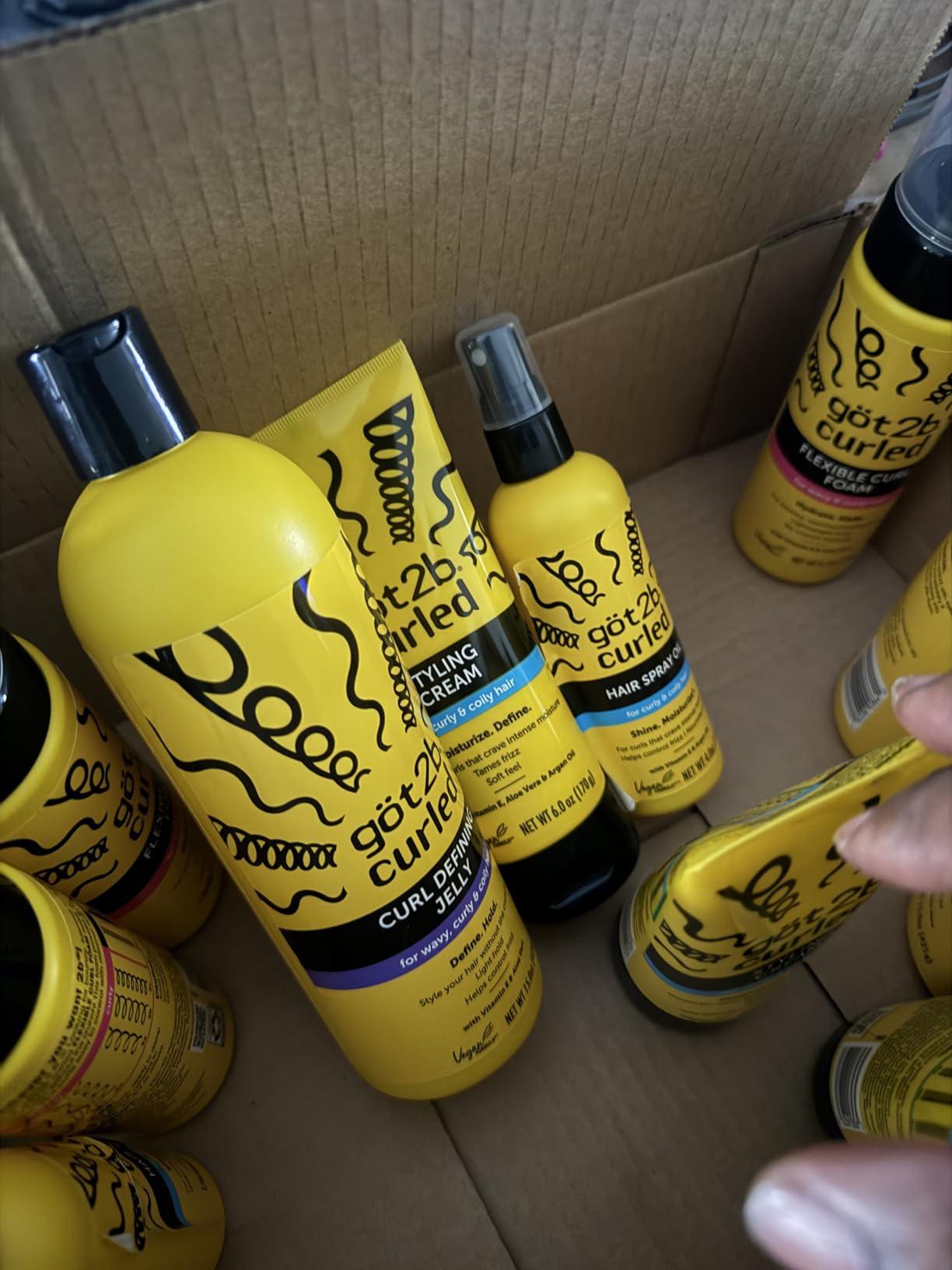 got2b Curled Defining Jelly, Curl Gel for Wavy to Coily Hair | Curl gel/jelly, light hold; 72-hour frizz control + moisture lock; no crunch; vegan, no drying alcohols; type 2-4; 15 oz customer photo 2
