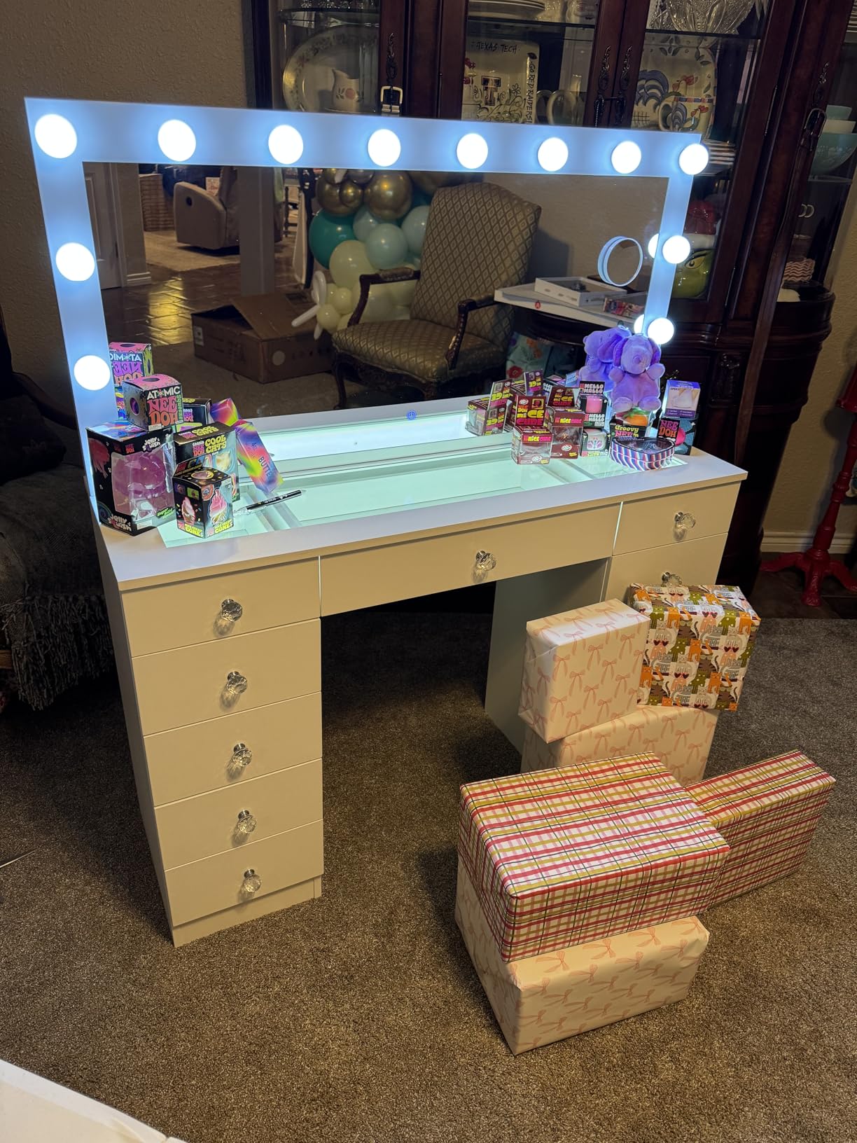 VOWNER Vanity with Lighted Mirror - 46