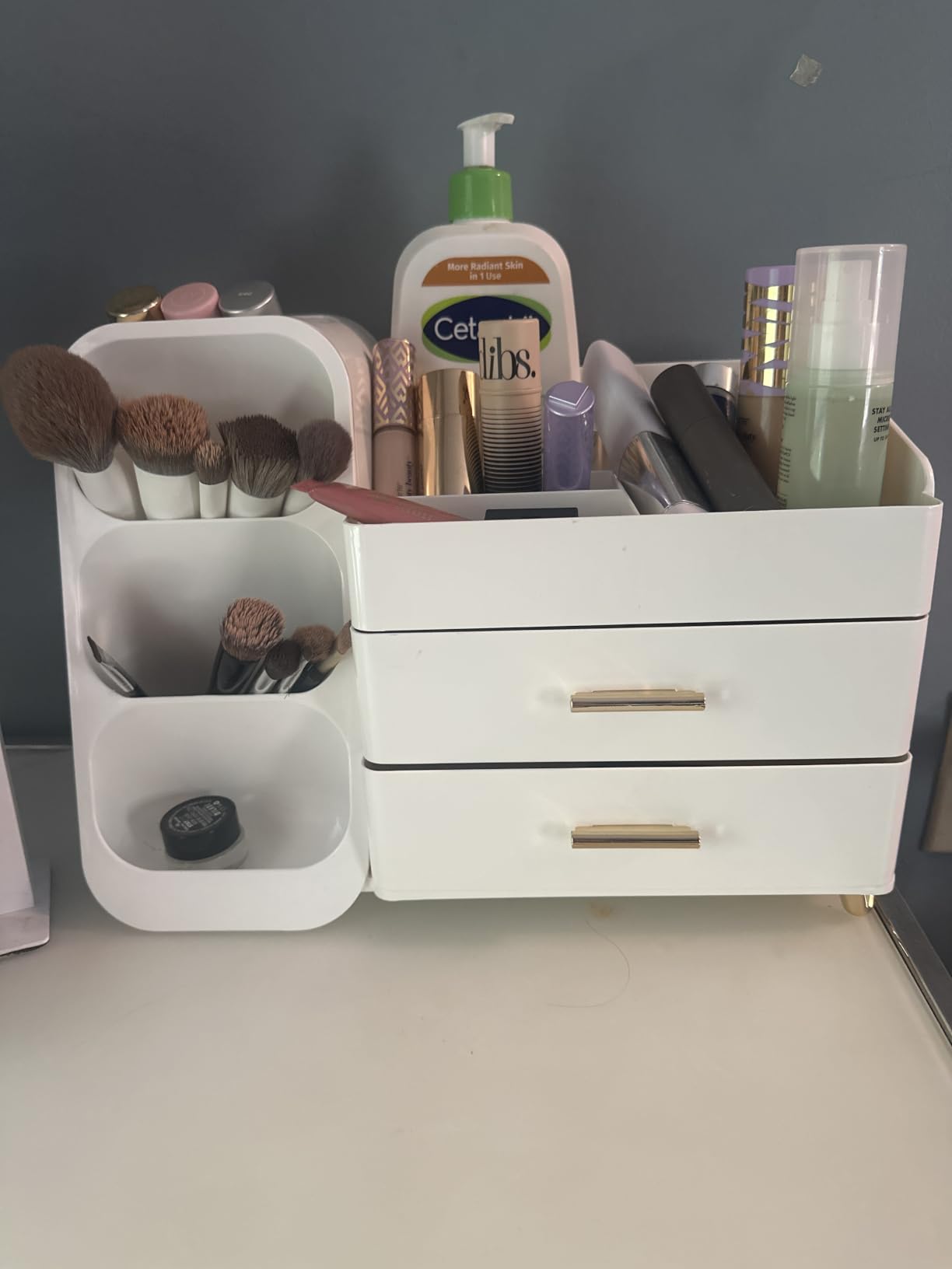 HBlife Makeup Organizer with Brush Holder for Vanity, Large Plastic Bathroom Countertop Organizer Skin Care Storage, Easy to Store Lipsticks, Nail Polishes, Perfumes, Eyeshadow Palettes, All White customer photo 2
