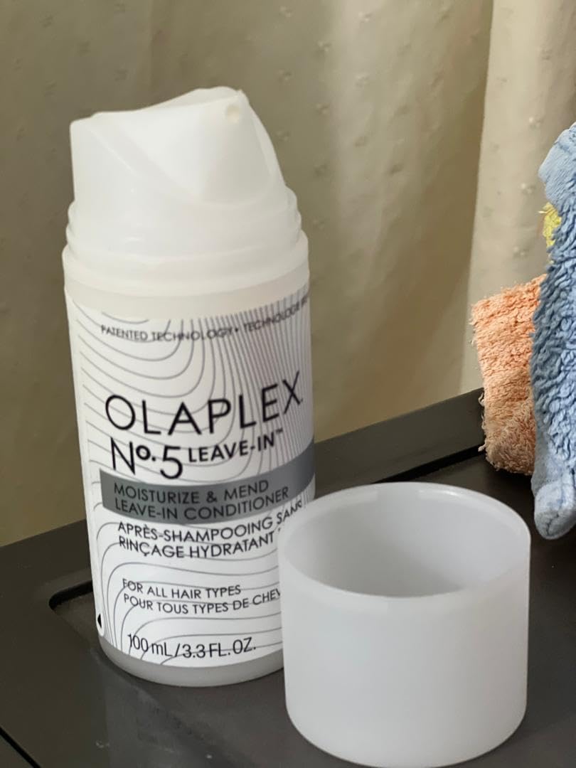 Olaplex Nº.5 Leave-In Conditioner: Moisturizes & Mends Split Ends | Reduces Breakage & Repairs, Protects Damaged Hair | For Coily, Curly, Straight, and Wavy, Stocking Stuffers, 100 mL / 3.3 Fl. Oz. customer photo 1
