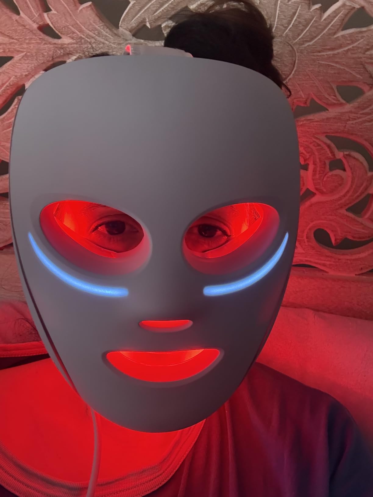 Shark CryoGlow LED Face Mask, Red Light Therapy, Under-Eye Cooling, FW312 customer photo 2