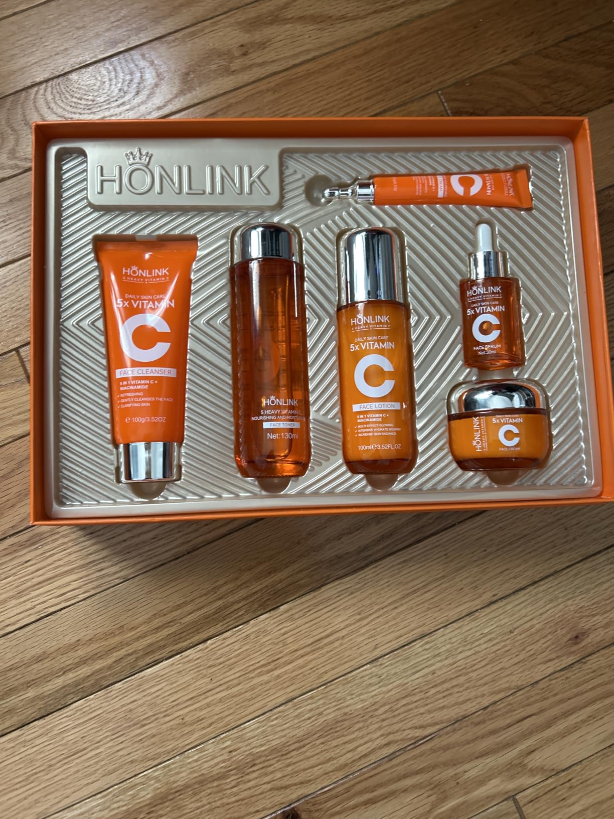 Vitamin C Niacinamide Skincare Set, Daily Facial Care Routine with 6-Piece | Includes Cleanser, Toner, Serum, Moisturizer, Eye Cream & Lotion, Gentle Formula, All Skin Types customer photo 1