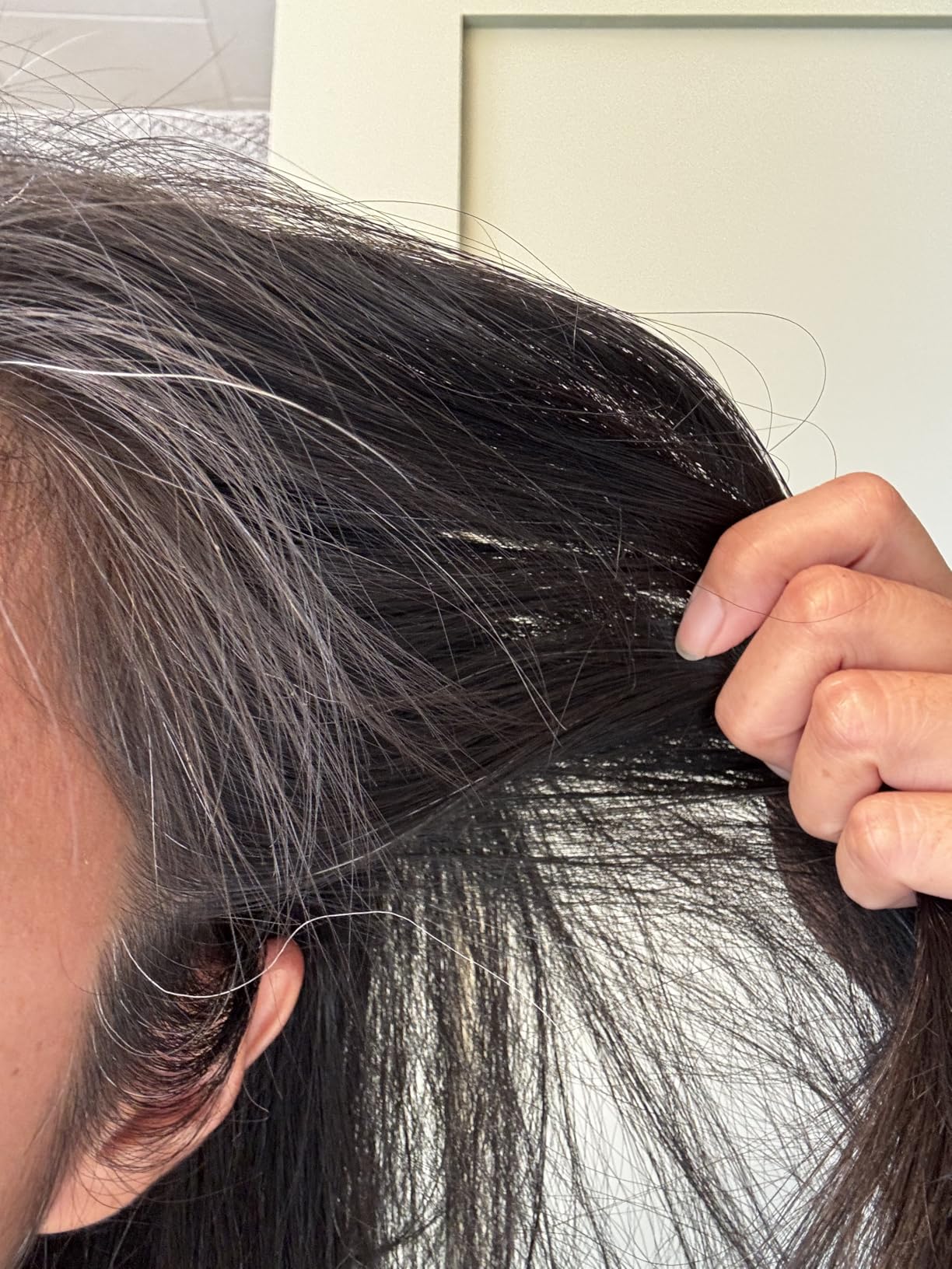 dpHUE Root Touch-Up Kit for Resistant Grays, Medium Brown - Permanently Cover Difficult, Stubborn Gray Hair - 2 Applications Included - Vegan & Leaping Bunny Certified customer photo 1