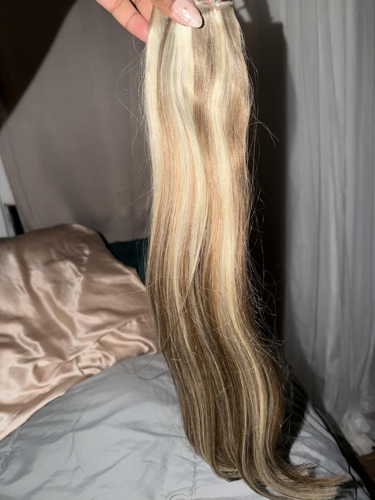 WIGNEE Butterfly OVO Weft Hair Extensions Human Hair, Glue-Free Double Invisible Glueless Weft with Micro Beads, Blonde Ombre 18 Inch 100g, Natural Volume & Length customer photo 2