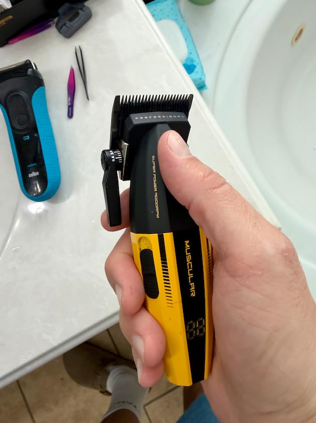 VGR 285 Fresh Fade Hair Clippers for Men, 9000RPM Professional Barber Clippers for Hair Cutting, Cordless Small Hair Trimmer Lightweight Versatile Barber Kit with 6 Magnetic Guide Combs, LED Display customer photo 1