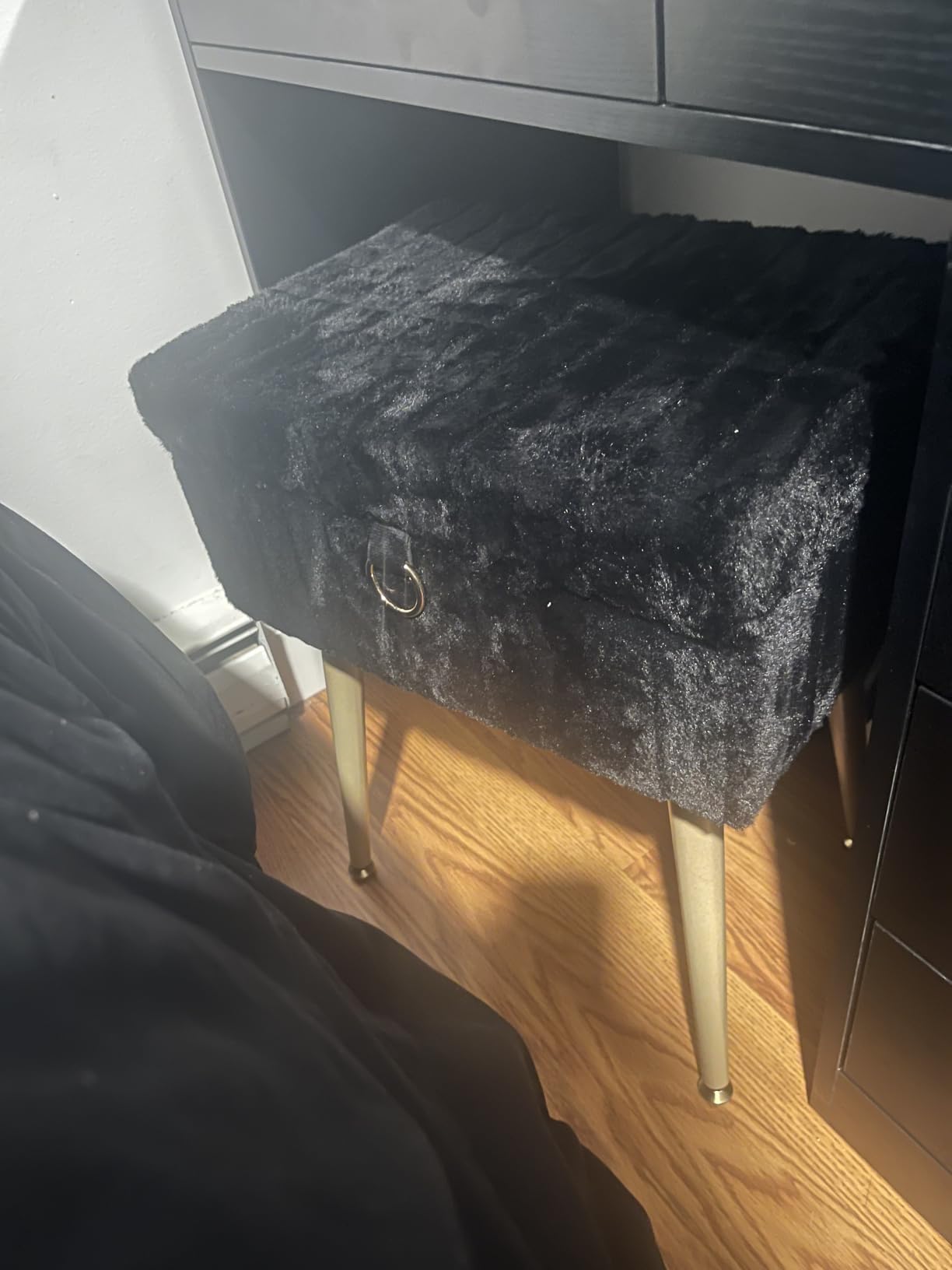 SONGMICS Vanity Stool Chair Faux Fur with Storage, Vanity Bench, Metal Legs, Adjustable Feet, for Living Room, Bedroom, Makeup Room, Cream White ULOM505WZ02 customer photo 1