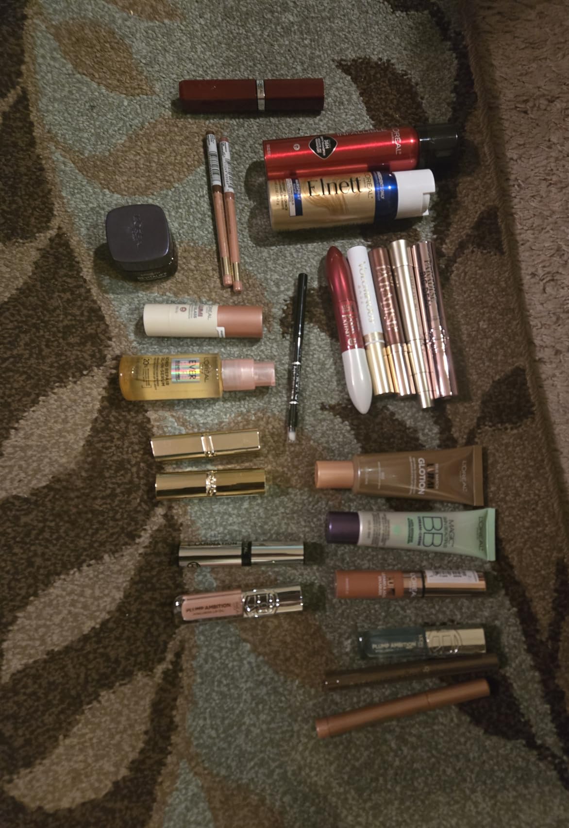 L'Oreal Paris 24 Day Beauty Advent Calendar 2025, Holiday Gift Set Includes Deluxe-Sized and Miniature Makeup, Skincare and Haircare Products customer photo 2