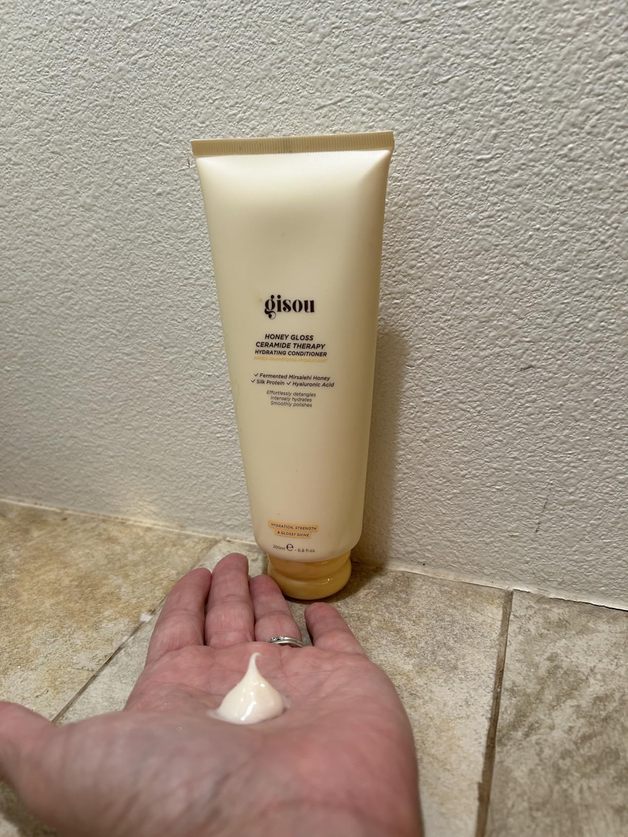 Gisou Honey Gloss Ceramide Therapy Hydrating Conditioner (6.8 fl.oz) | Intensely hydrates, effortlessly detangles, smoothly polishes, powered by Fermented Mirsalehi Honey, ceramides & silk protein customer photo 1