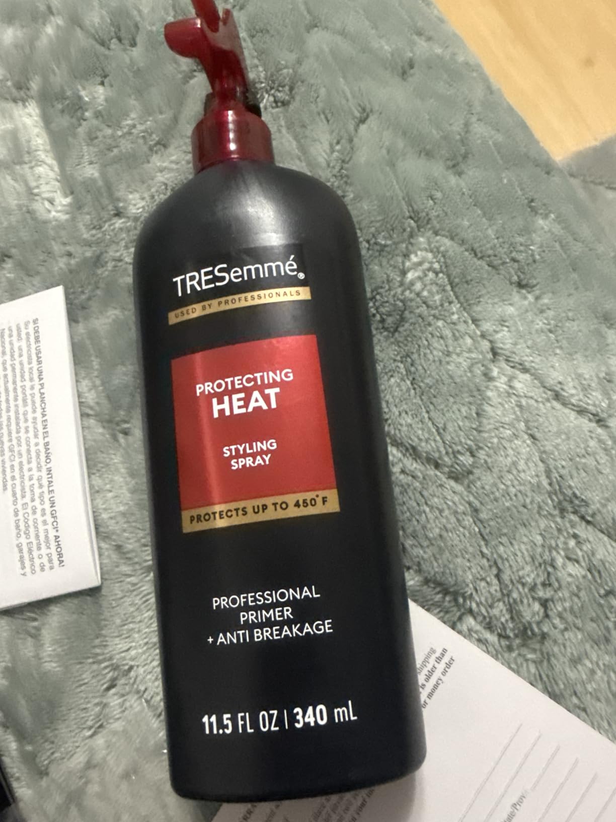 TRESemmé Styling Spray Protecting Heat for Taming Frizz & Reducing Breakage, with Protection up to 450°F, 11.5 Fl Oz customer photo 2
