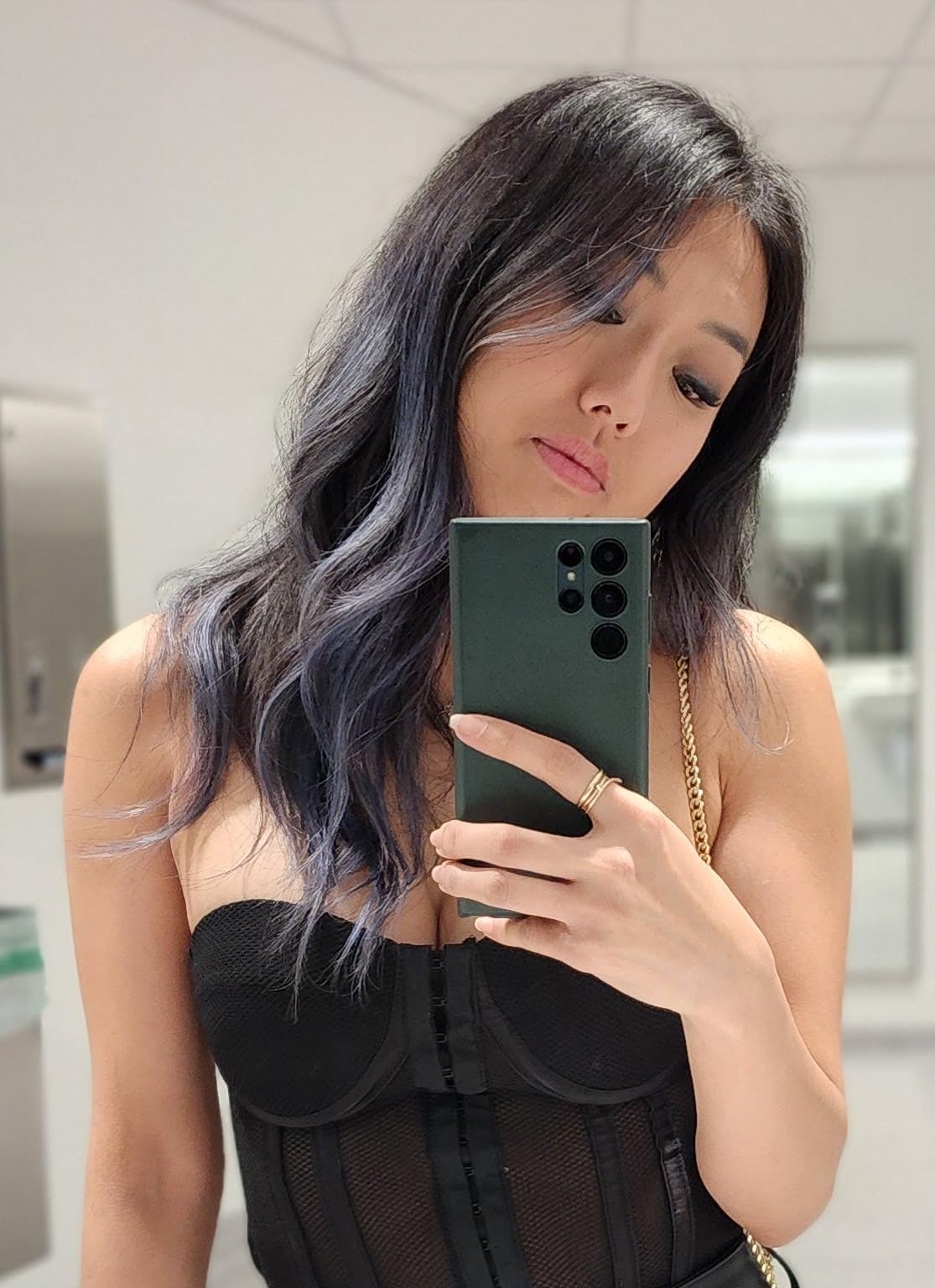 Wella Professionals ULTIMATE REPAIR Miracle Hair Rescue for Damaged Hair | Kit | Luxury Leave-In Treatment | Instant, Long-Lasting Repair & Protection in 90 Seconds | All Hair Types customer photo 1