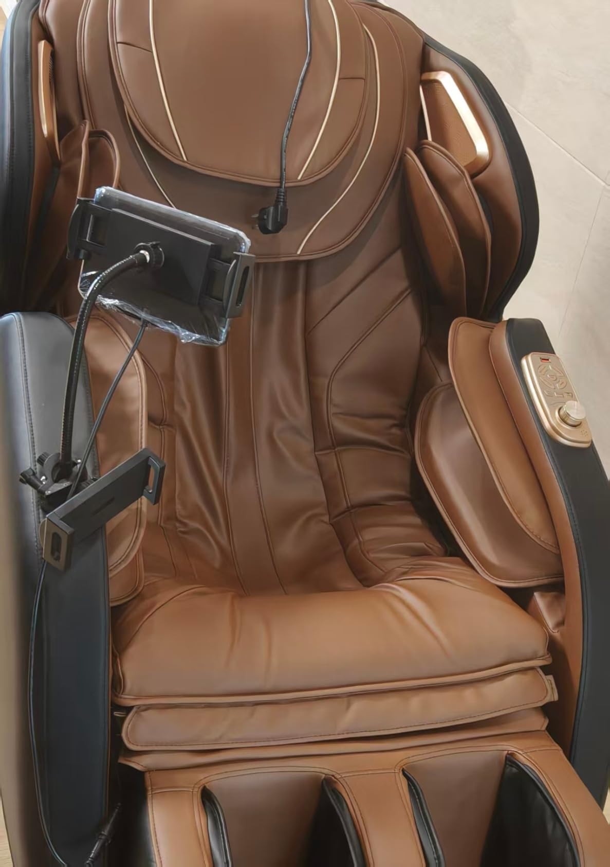 DAHAlY 2026 New Upgrade Zero Gravity 4D Massage Chair with Full Body Scan | AI Voice Control, PU Leather, Heated Back and Foot, Massage Recliner, Office, Portable, Touch Screen Controller, Bluetooth Speaker customer photo 1