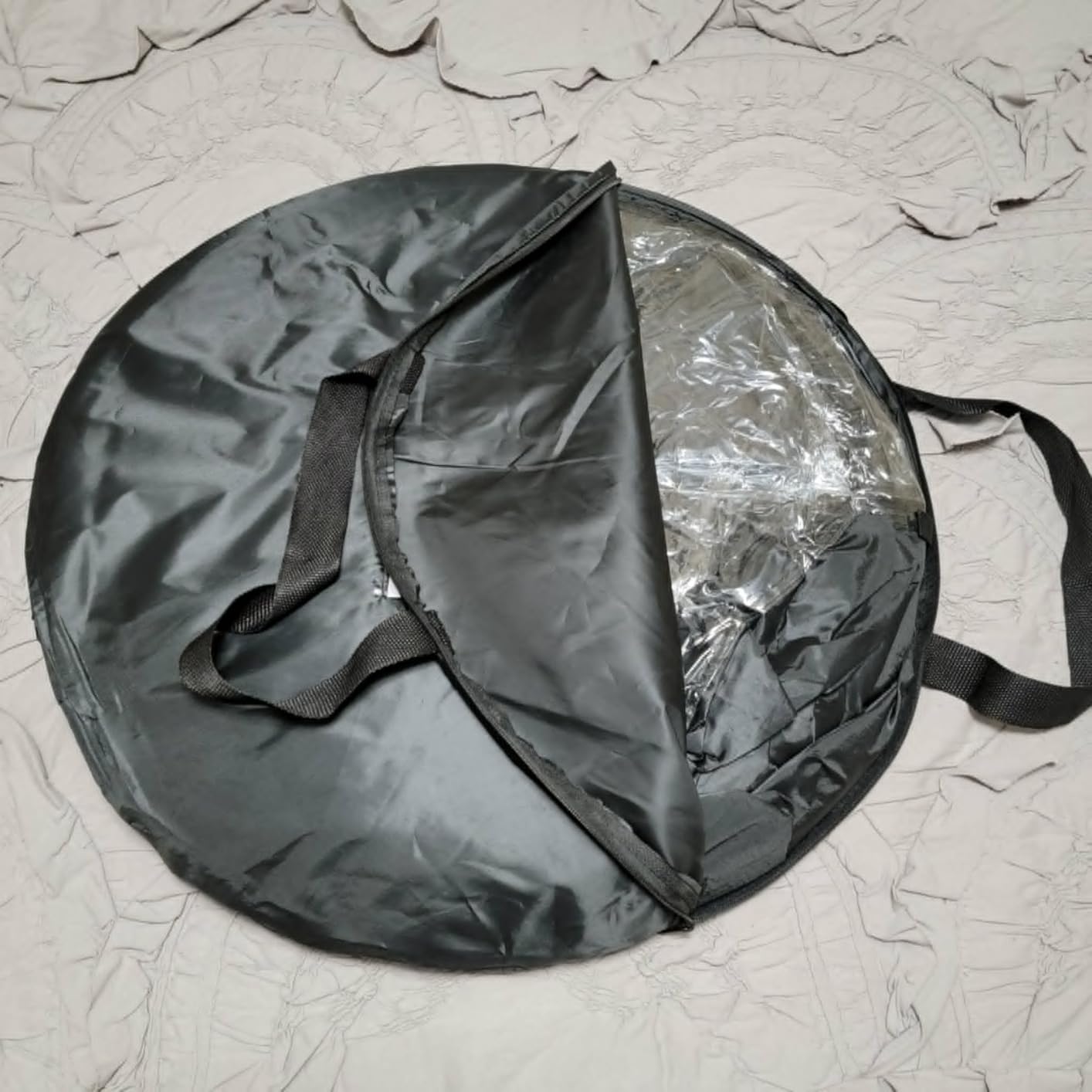 Spray Tan Tent Pop Up Booth with Carry Bag, Large Spray Tan Booth with Clear Window & Fan Opening, Portable Spray Tanning Tent for Salon, Mobile Artists & Home Use customer photo 1