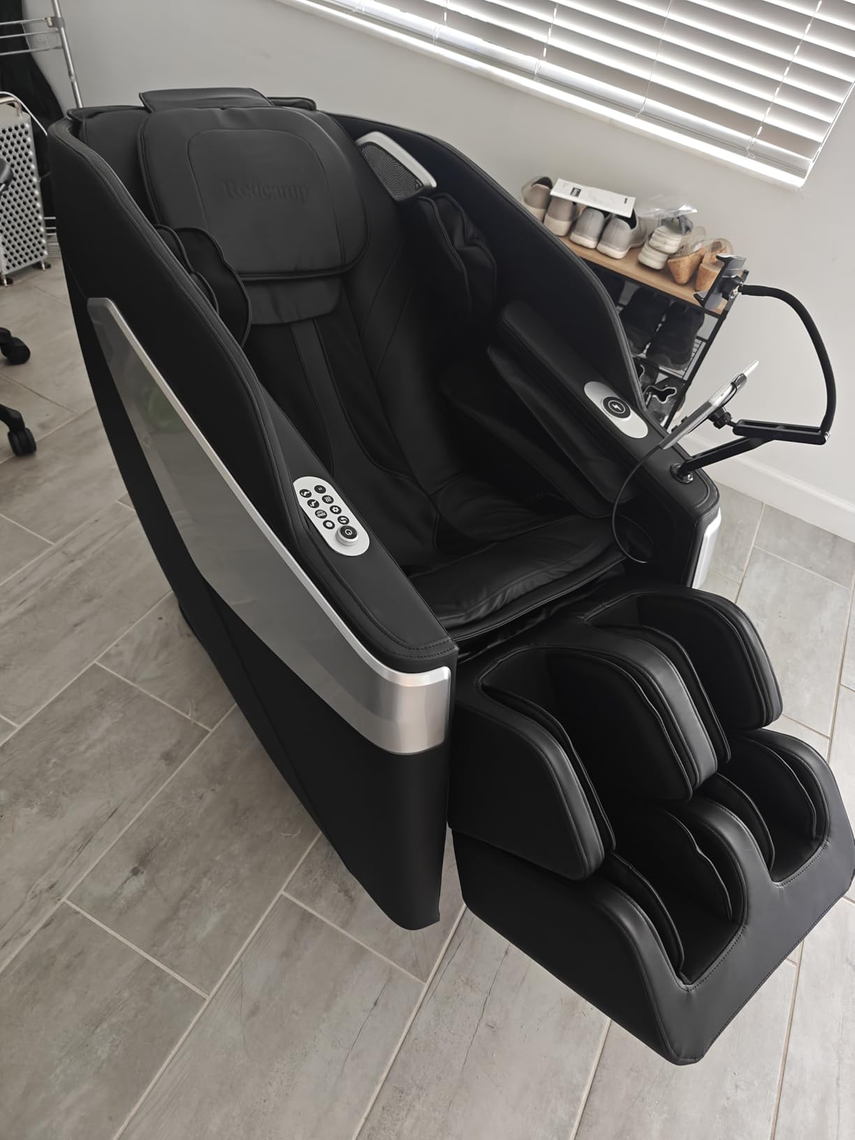 Redcamp Massage Chair Full Body: Zero Gravity with SL Track, 3D Robot Hands, Heat, Airbag Massage, Foot Roller, Bluetooth, Body Scan, LED Remote, Wireless Phone Charging, Black customer photo 2