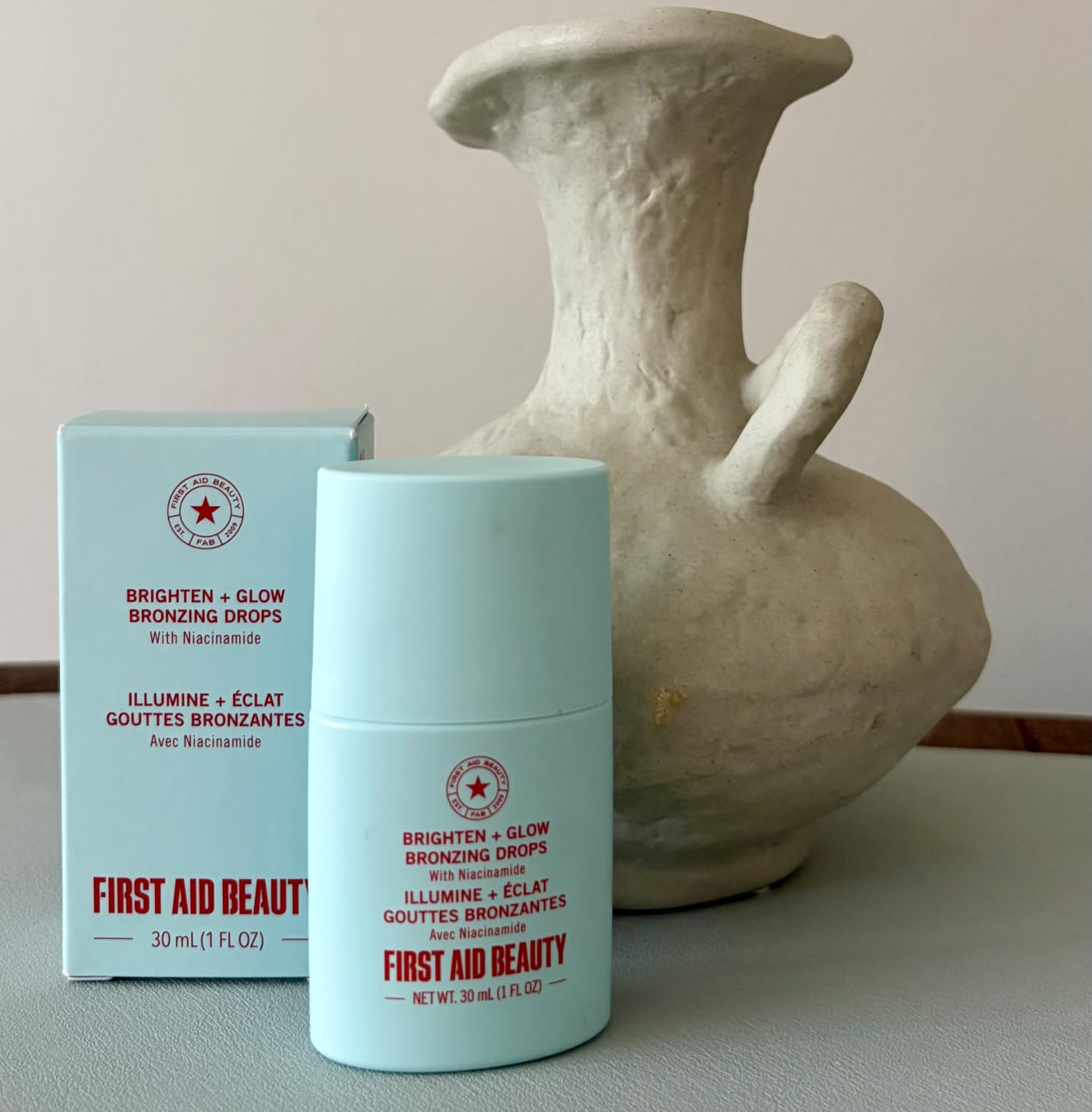 First Aid Beauty Bronze + Glow Drops, 5% Niacinamide Glow Serum, Visibly Blur Pores & Even Skin Tone, Hydrates to Strengthen Moisture Barrier, Non-Comedogenic, 1 oz customer photo 1