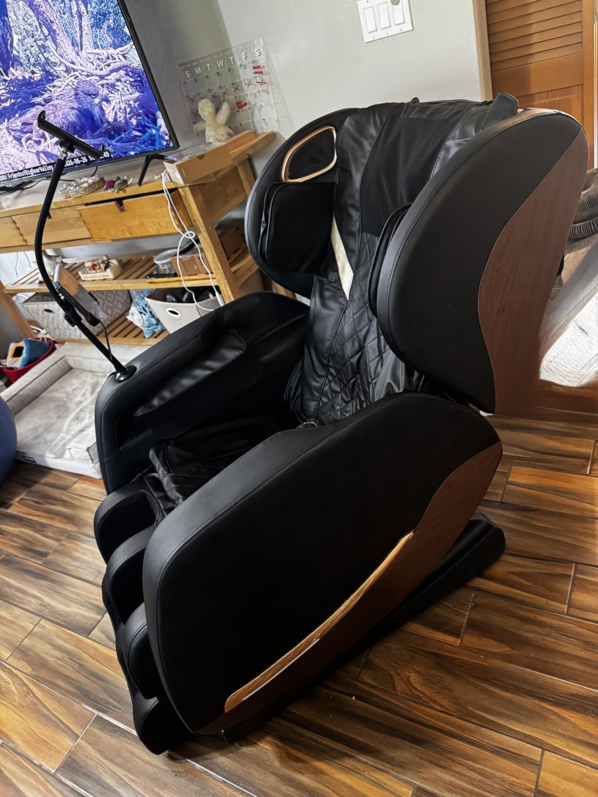Massage Chair Full Body, 14 Fixed Rollers, Zero Gravity Recliner | Wood Grain Leather, Foot Massage, 5 Auto Modes, 8 Airbags, Heating, Bluetooth, Screen Controller for Bedroom, Luxurious White customer photo 1