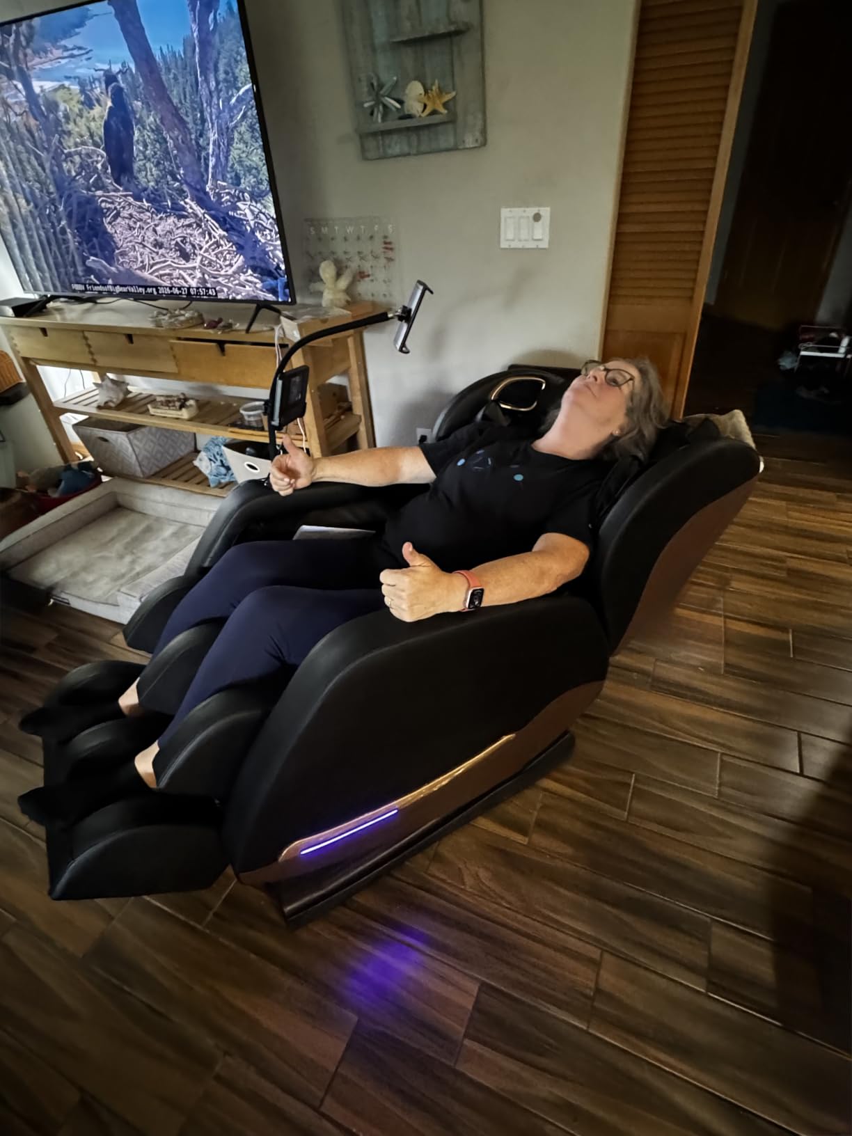 Massage Chair Full Body, 14 Fixed Rollers, Zero Gravity Recliner | Wood Grain Leather, Foot Massage, 5 Auto Modes, 8 Airbags, Heating, Bluetooth, Screen Controller for Bedroom, Luxurious White customer photo 2