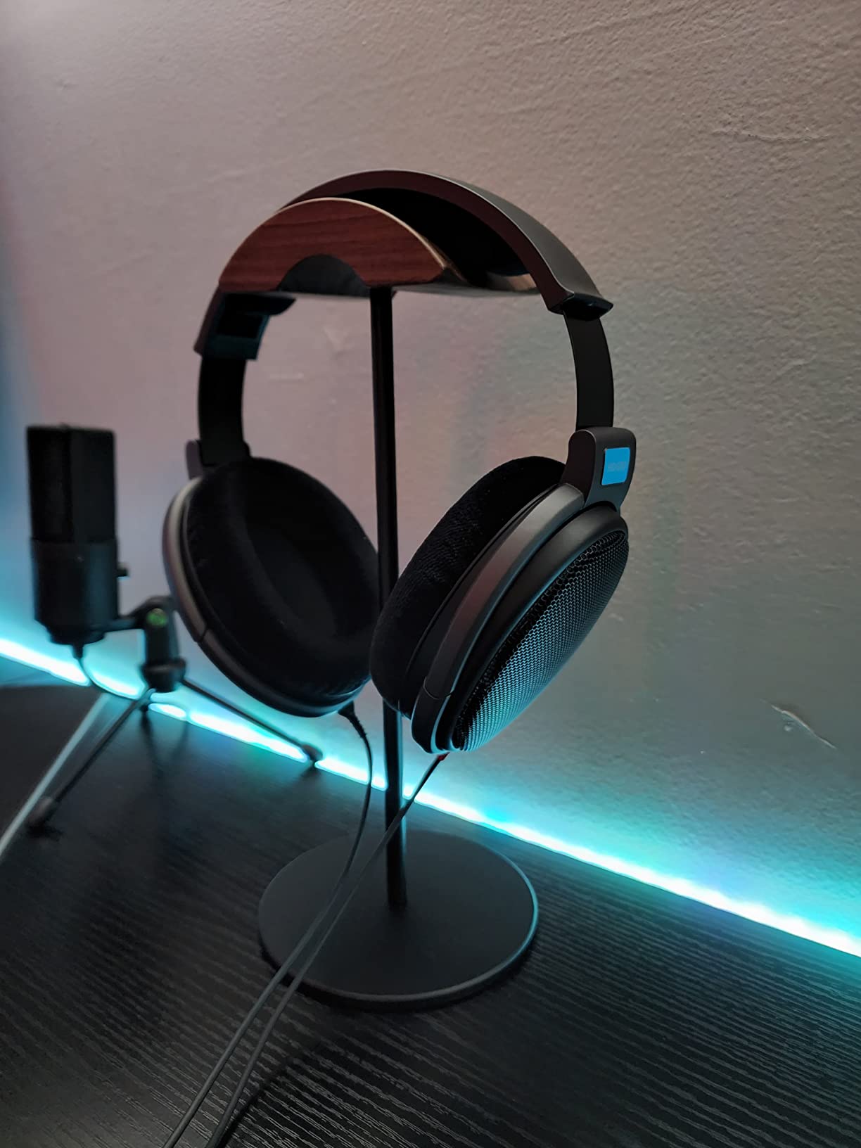 Sennheiser HD600 Open-back Audiophile Headphones for Studio Monitoring customer photo 1