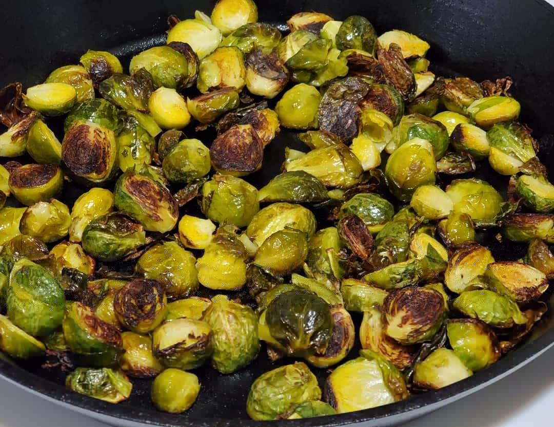 Lodge Pre-Seasoned Cast Iron Skillet, PFAS-Free, 10.25 Inches customer photo 1