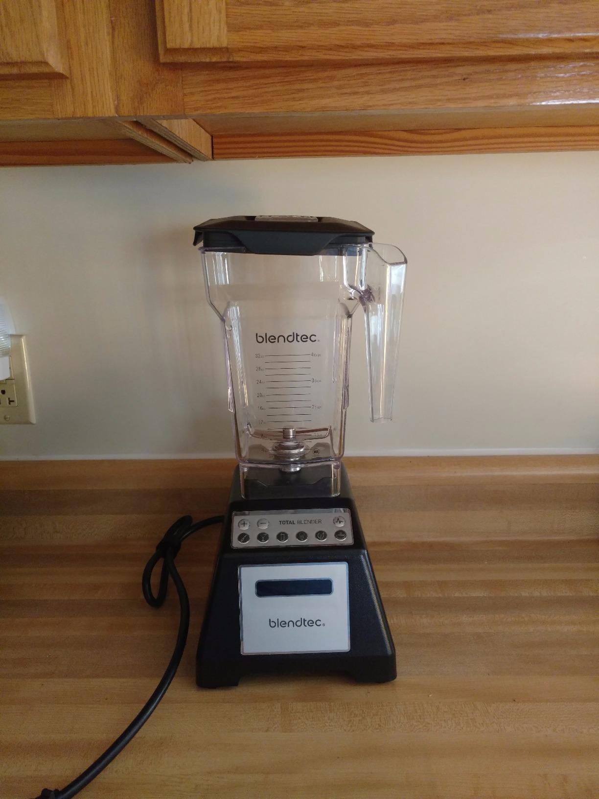 Blendtec Total Classic Blender (Black) & 75oz FourSide Jar, 10 Speeds, 6 Preprogrammed Cycles customer photo 1