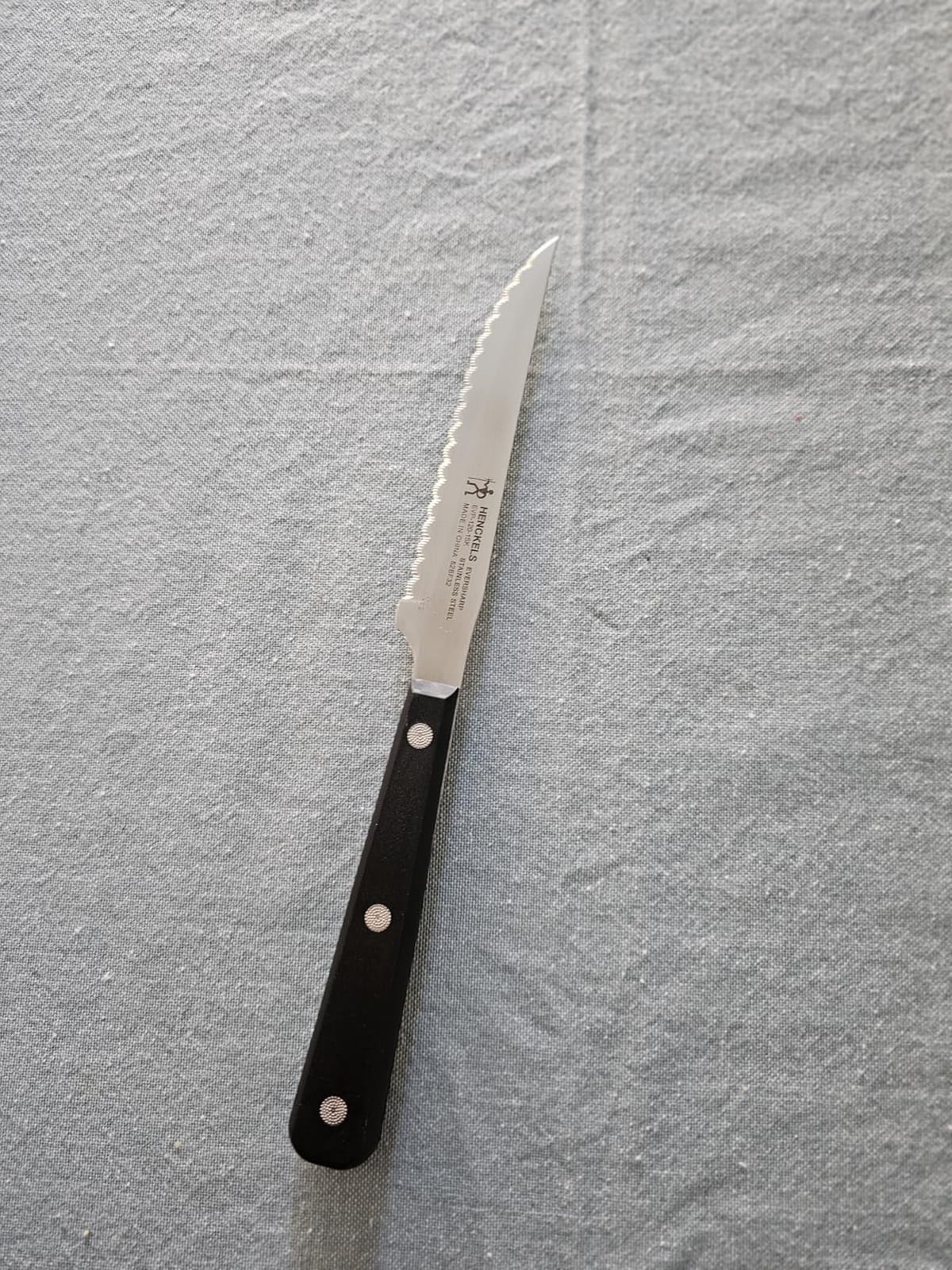 HENCKELS Razor-Sharp Steak Knives Set of 8, German Engineered | Informed by 100+ Years of Mastery. Dishwasher Safe. Stays Sharp with Micro Serrated Edges. customer photo 1