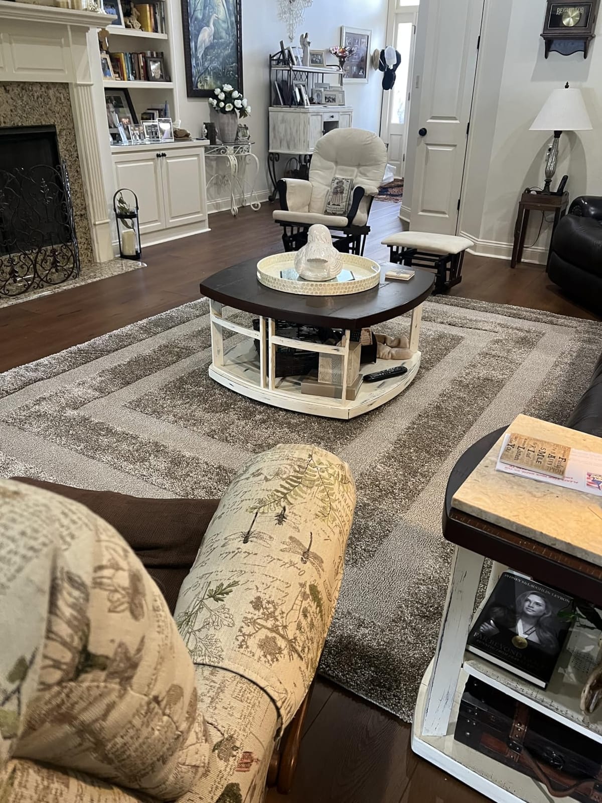 SAFAVIEH Area Rug 8x10 - Florida Shag Collection - Large - Creme & Creme, Border Design, Non-Shedding & Easy Cleaning, Plush Thick Pile, Ideal for Living Room, Bedroom, Dining Space (SG454-1111) customer photo 2