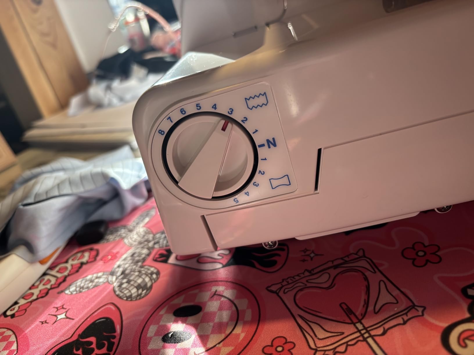 Juki MO-50E, 3 or 4 Thread Serger, Lay In Tensions, Adjustable Differential Feed, Built In Rolled Hem, Automatic Lower Looper Threader, Retractable Upper Knife (MO-50E/UL) customer photo 2