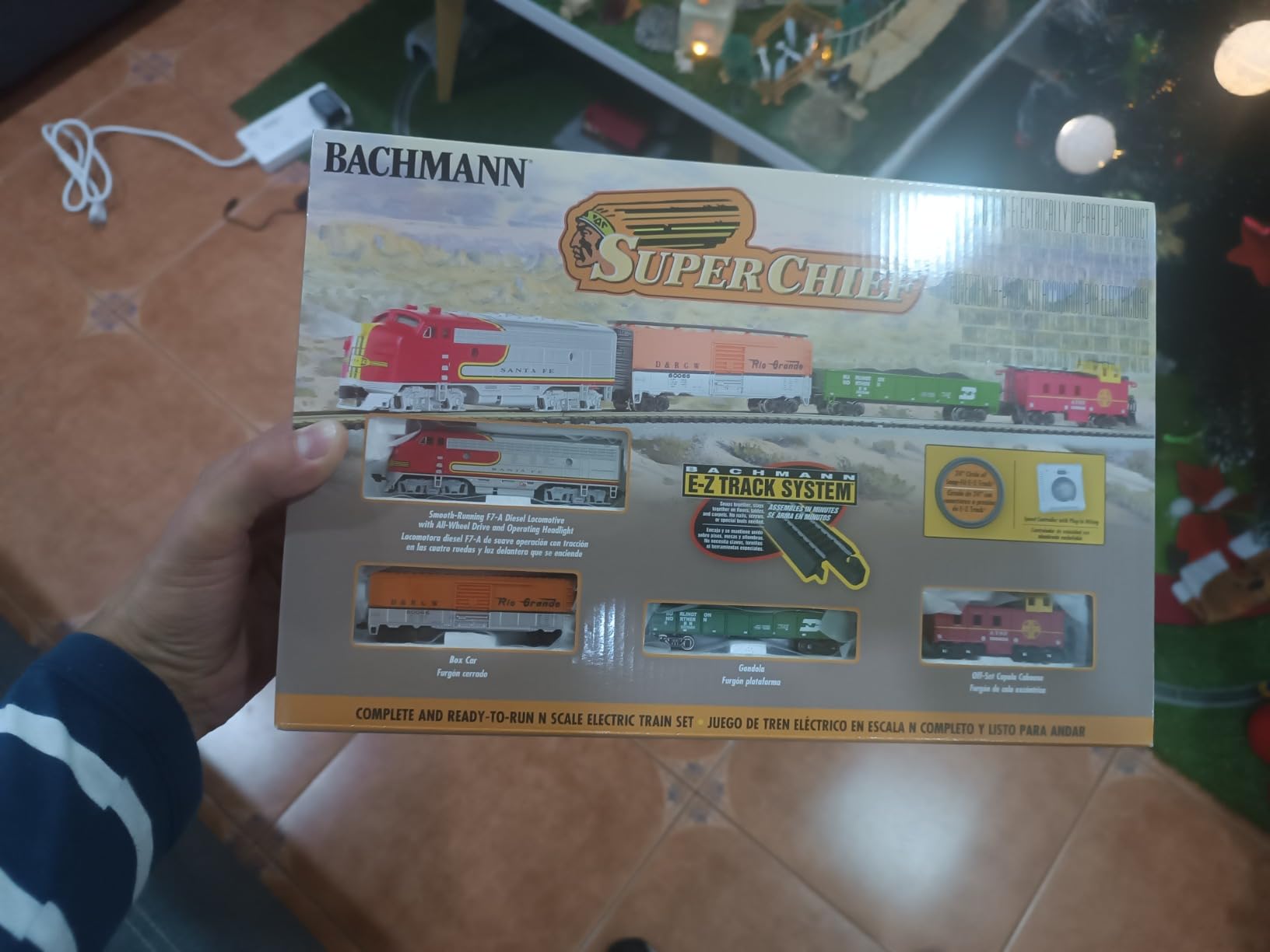 Bachmann Trains Super Chief Ready To Run Electric Train Set - N Scale customer photo 2