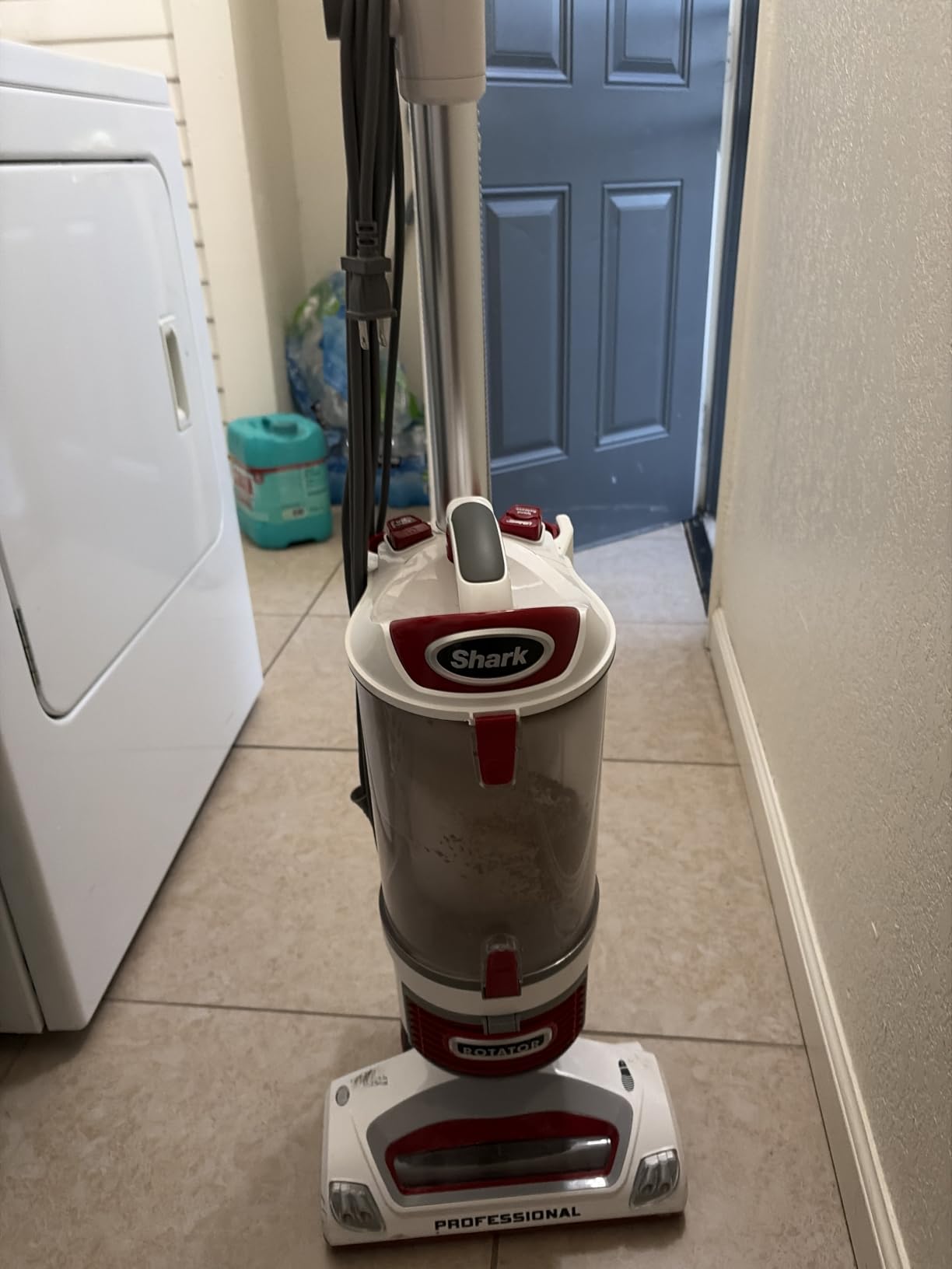 Shark Upright Vacuum Cleaner | Rotator Lift-Away | Pet Hair, Carpet & Hard Floor Cleaning | Dusting Brush, Upholstery & Crevice Tools | HEPA Filter | Swivel Steering | Headlights | White/Red | NV501 customer photo 1