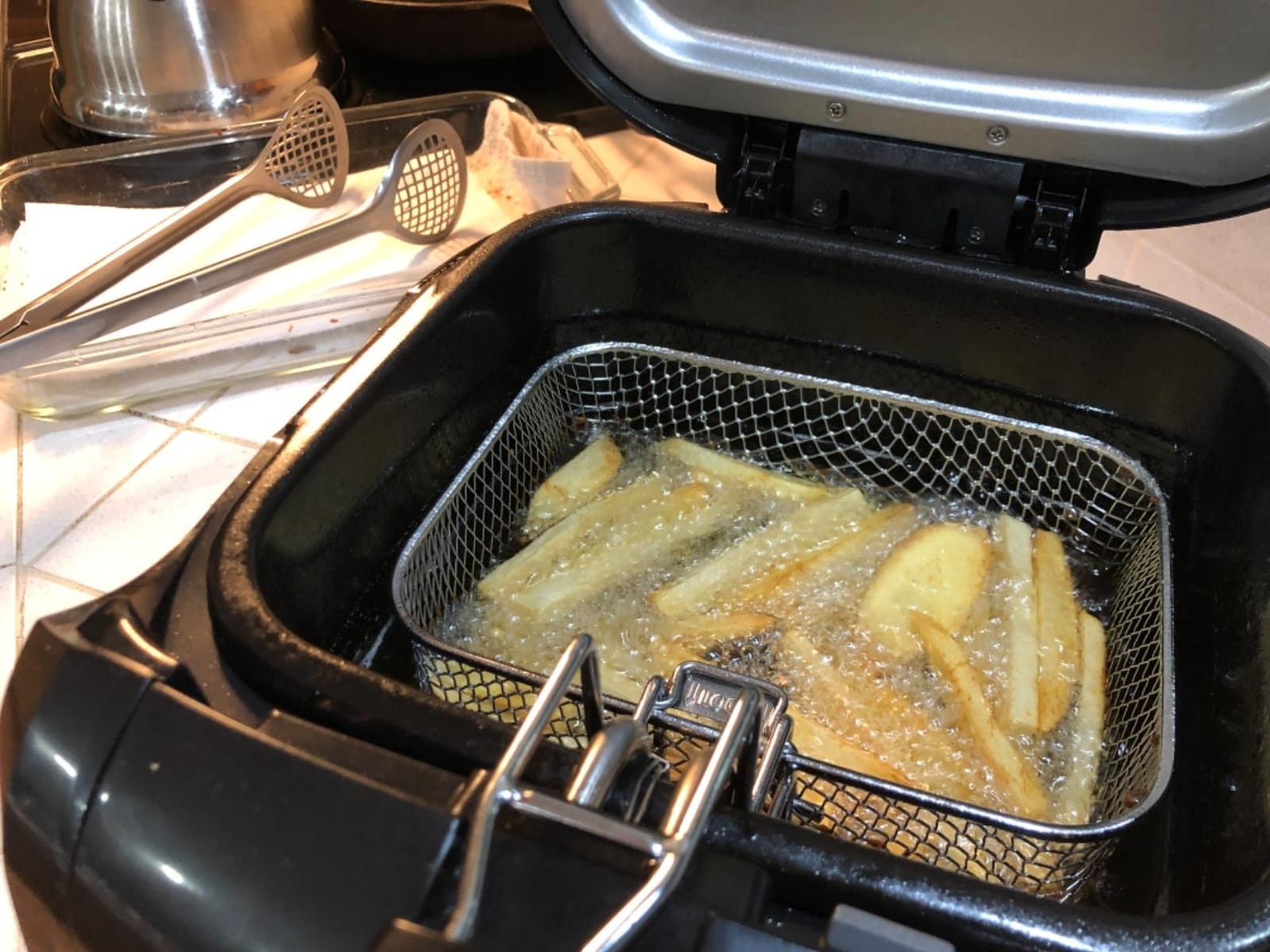 Hamilton Beach Cool Touch Electric Deep Fryer with Basket | 2 Liter / 8 Cup | 1500 Watts | Cool-Touch Sides | 35021 customer photo 1