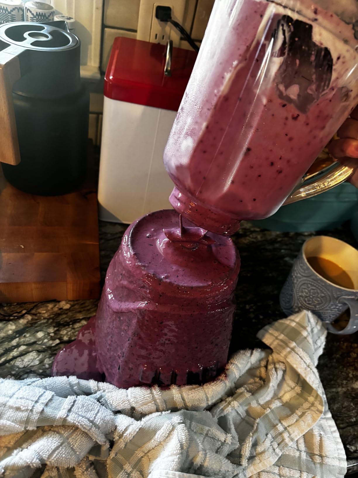Hamilton Beach Power Elite Blender For Smoothies With Wave Action System | 40 oz. Glass Jar | 12 Functions Including Puree, Crush Ice | 700 Watts | Black | 58148AG customer photo 2